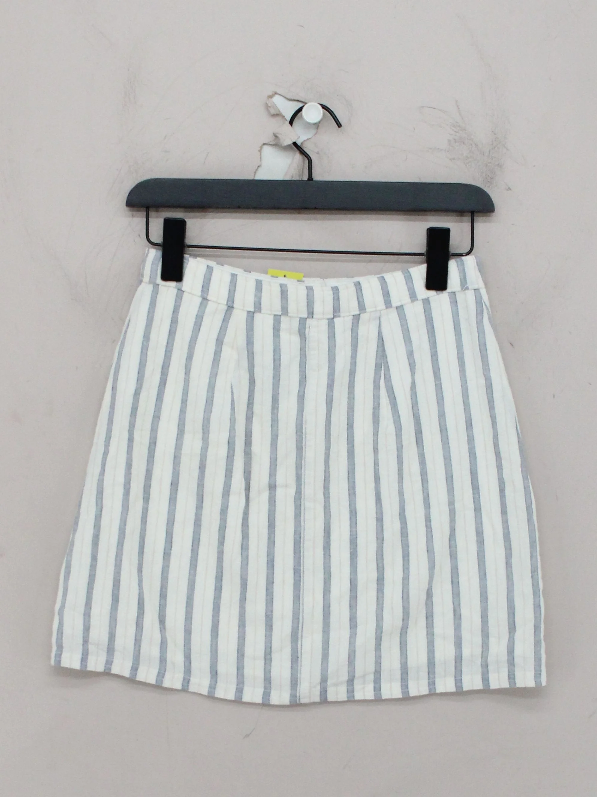 Abercrombie & Fitch Women's Mini Skirt XS Cream Linen with Cotton, Viscose Mini - Image 2