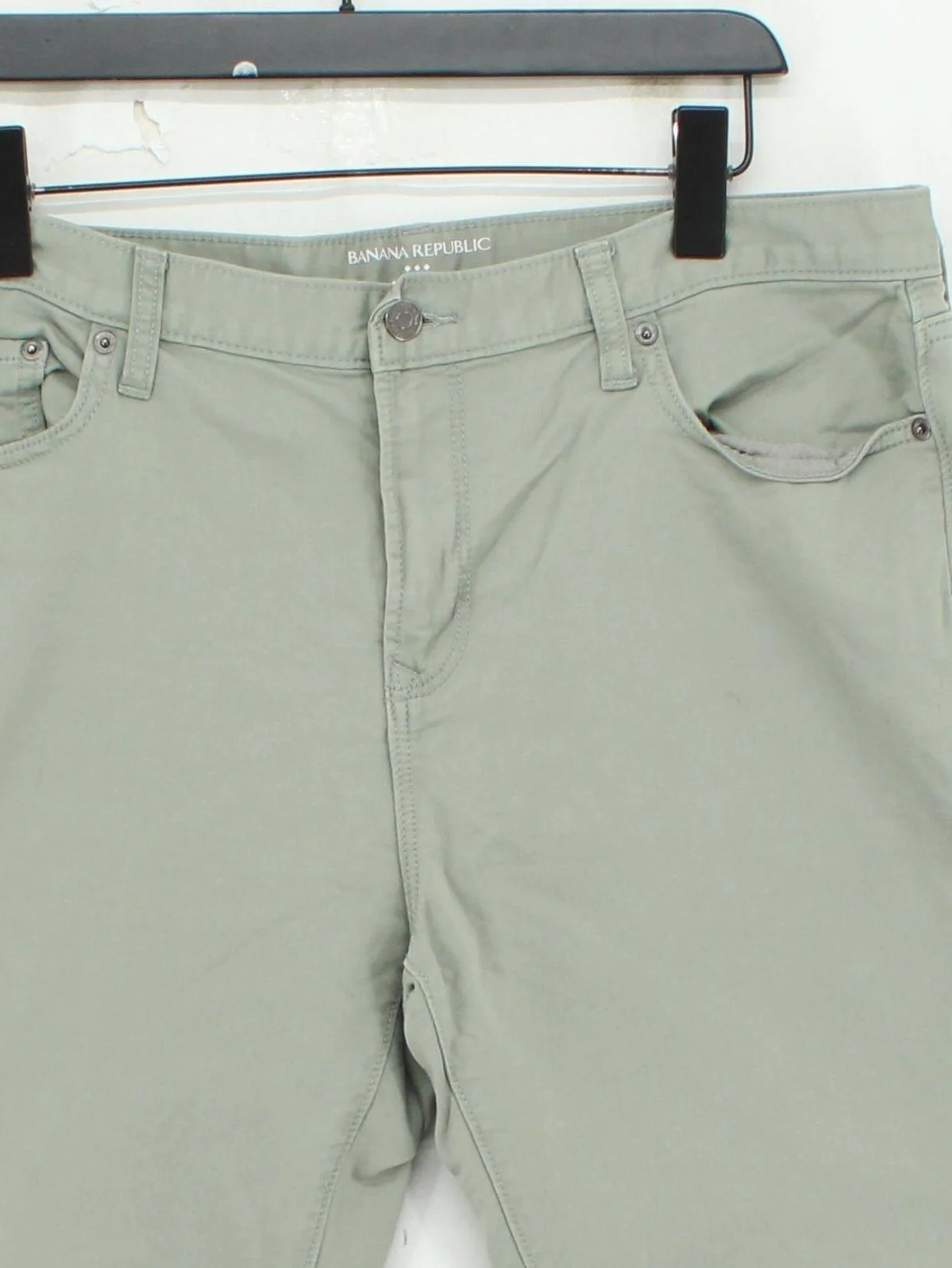 Banana Republic Men's Trousers W 34 in Green Cotton with Spandex Tapered Chino - Image 3