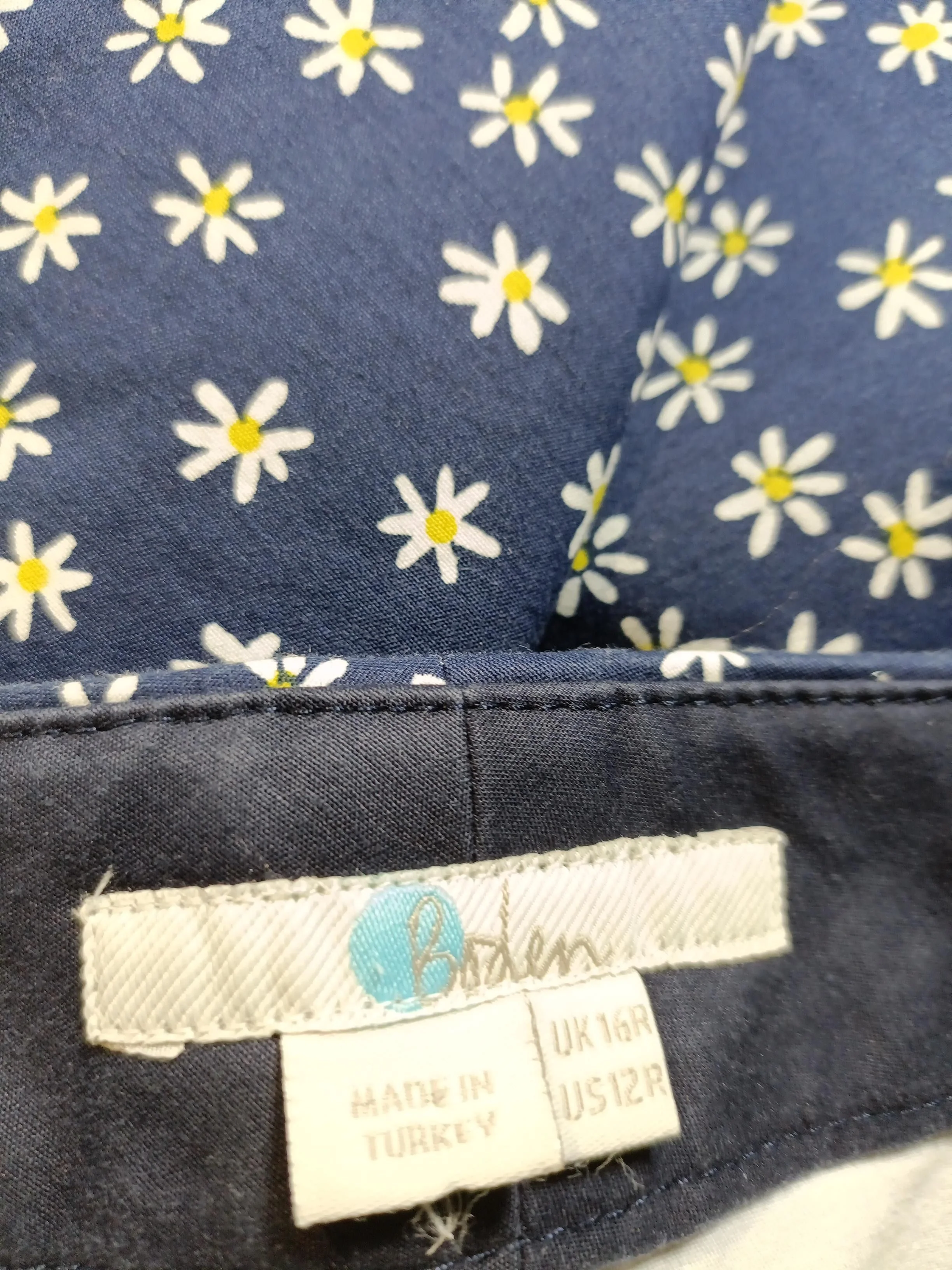 Boden Women's Trousers UK 16 Blue Floral Cotton with Elastane Straight Cropped - Image 5