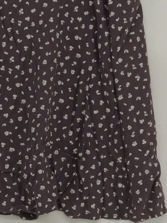 Brandy Melville Women's Mini Skirt XS Grey Floral 100% Viscose Short Mini - Image 4