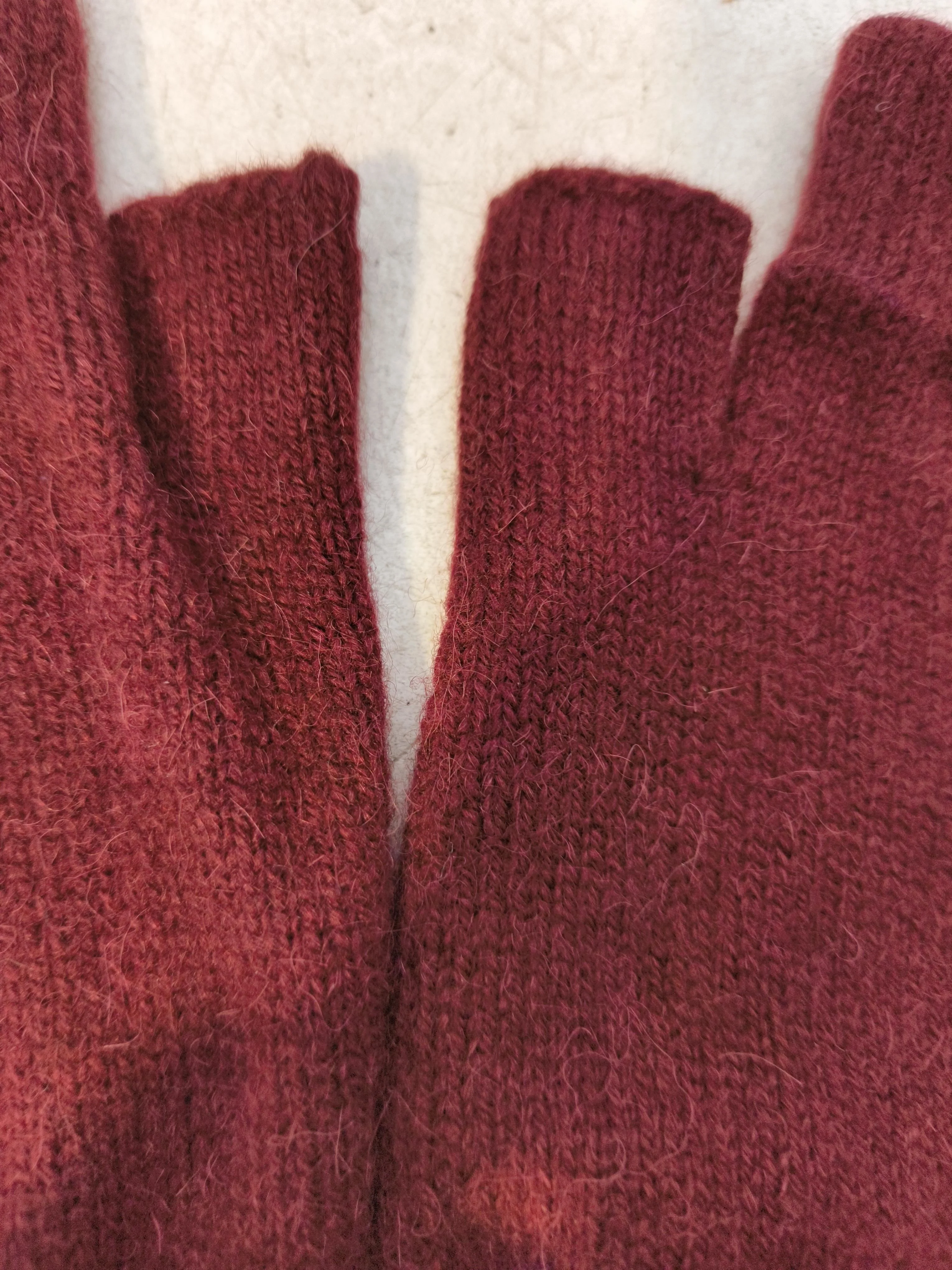 Celtic & Co Women's Gloves Red 100% Wool Arm Warmer - Image 4