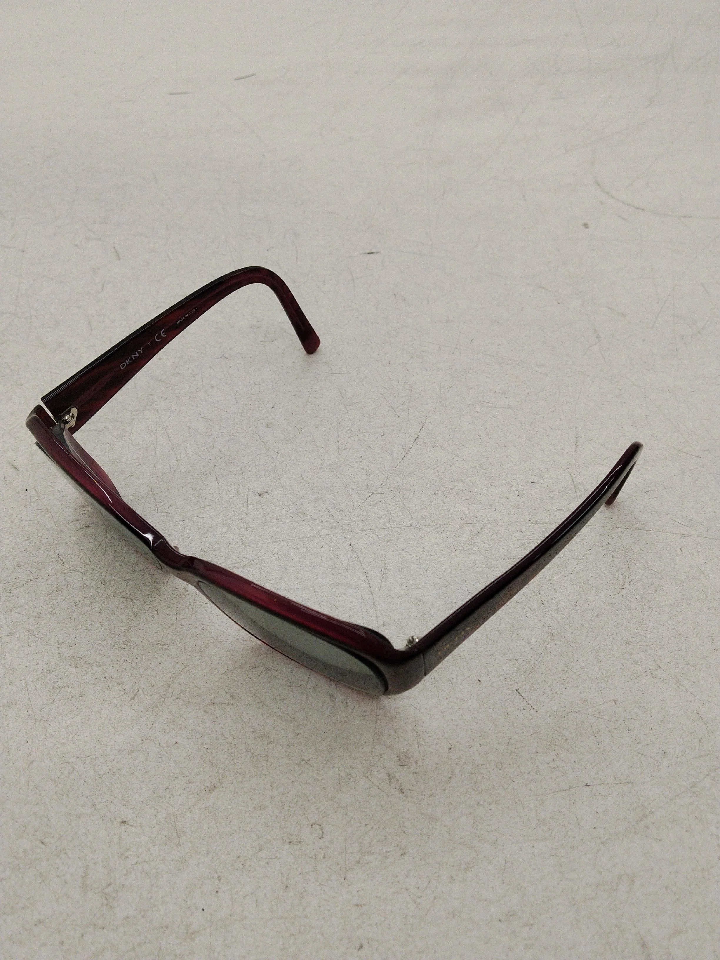 DKNY Men's Sunglasses Red Oval - Image 4