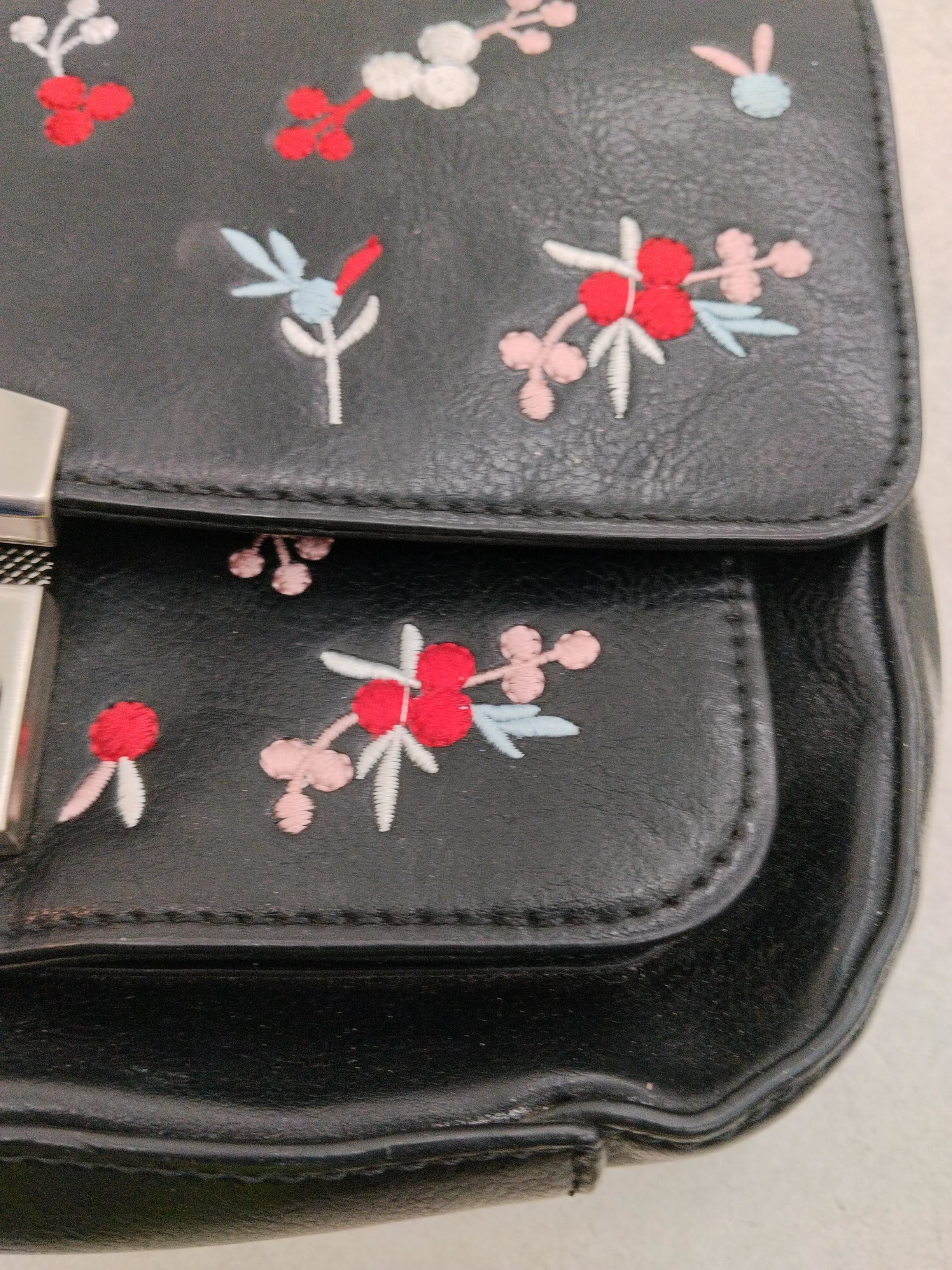 Essentiel Antwerp Women's Bag Black Floral 100% Faux Leather Shoulder Bag - Image 3