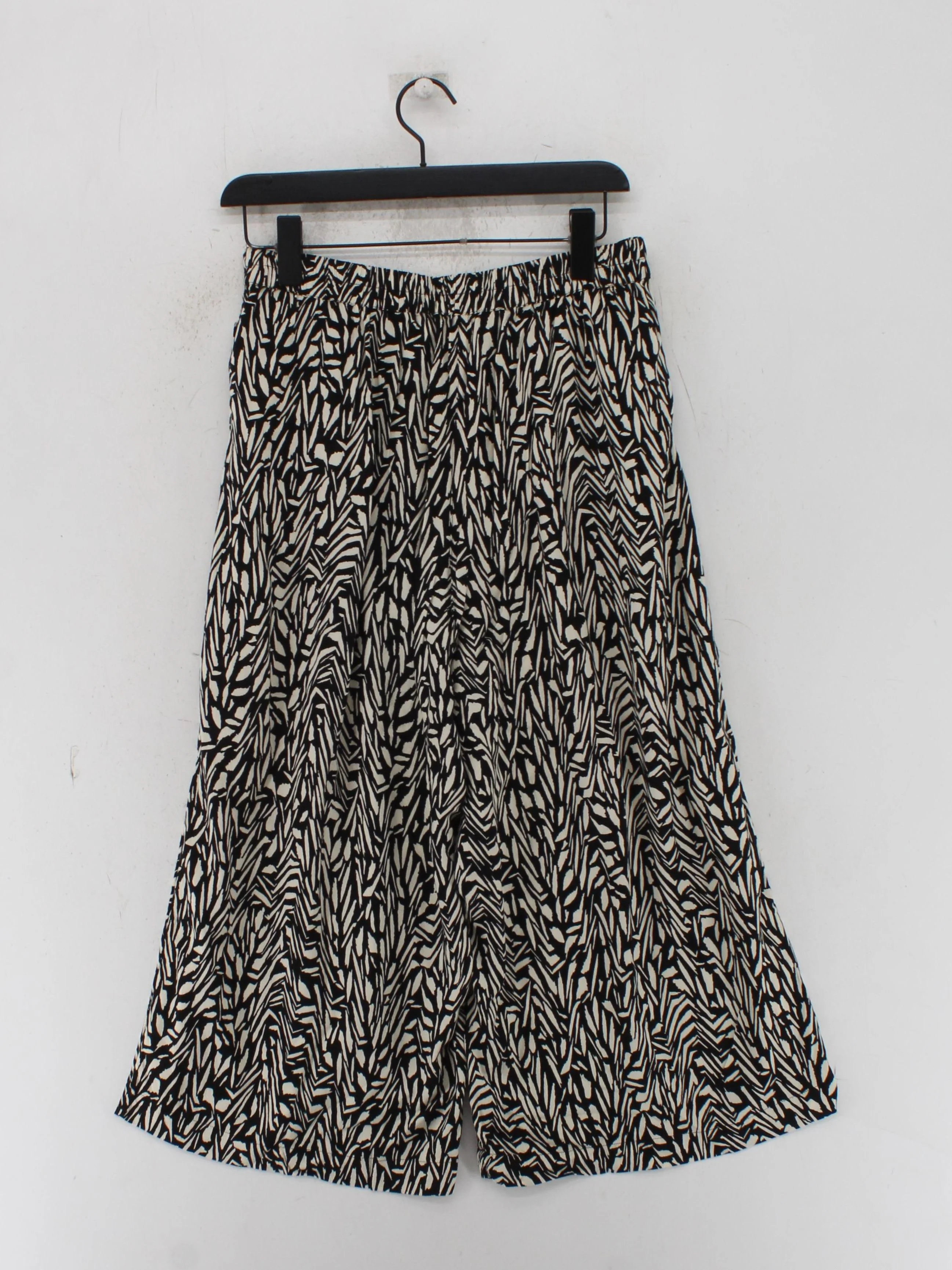 Fat Face Women's Trousers UK 10 Black Animal Print 100% Viscose Wide-Leg Cropped - Image 2