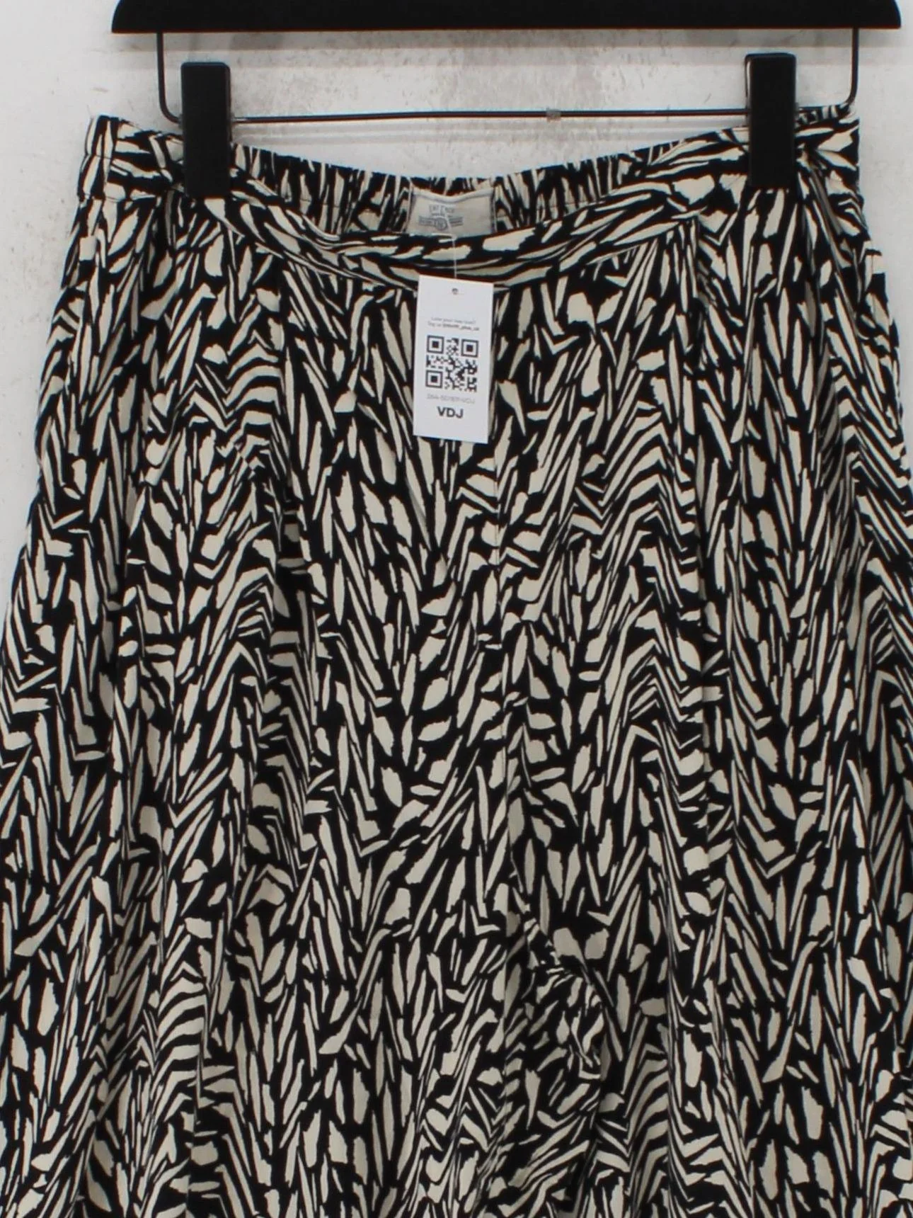 Fat Face Women's Trousers UK 10 Black Animal Print 100% Viscose Wide-Leg Cropped - Image 3