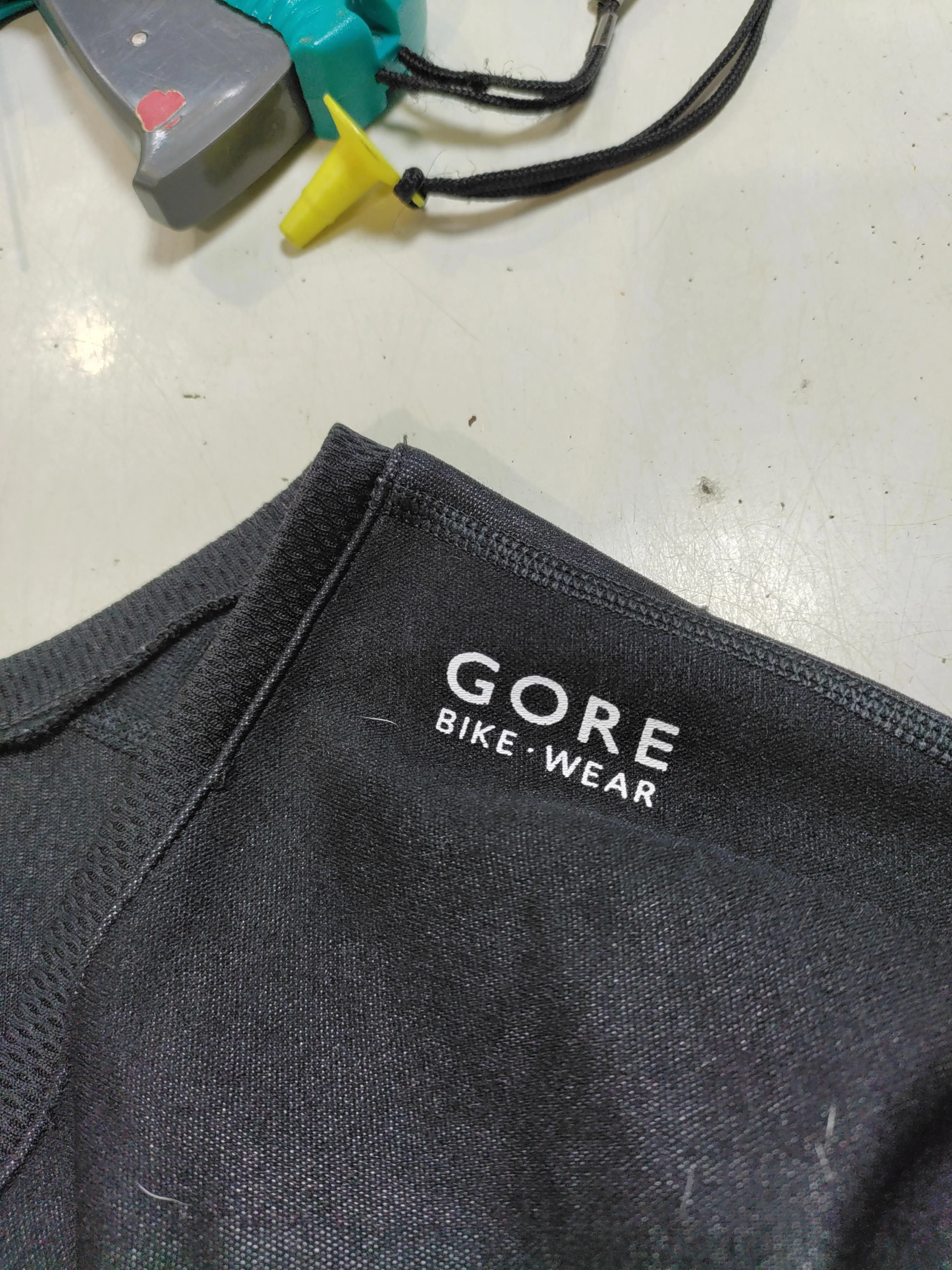 Gore Men's T-Shirt L Black 100% Polyester V-Neck Basic - Image 5
