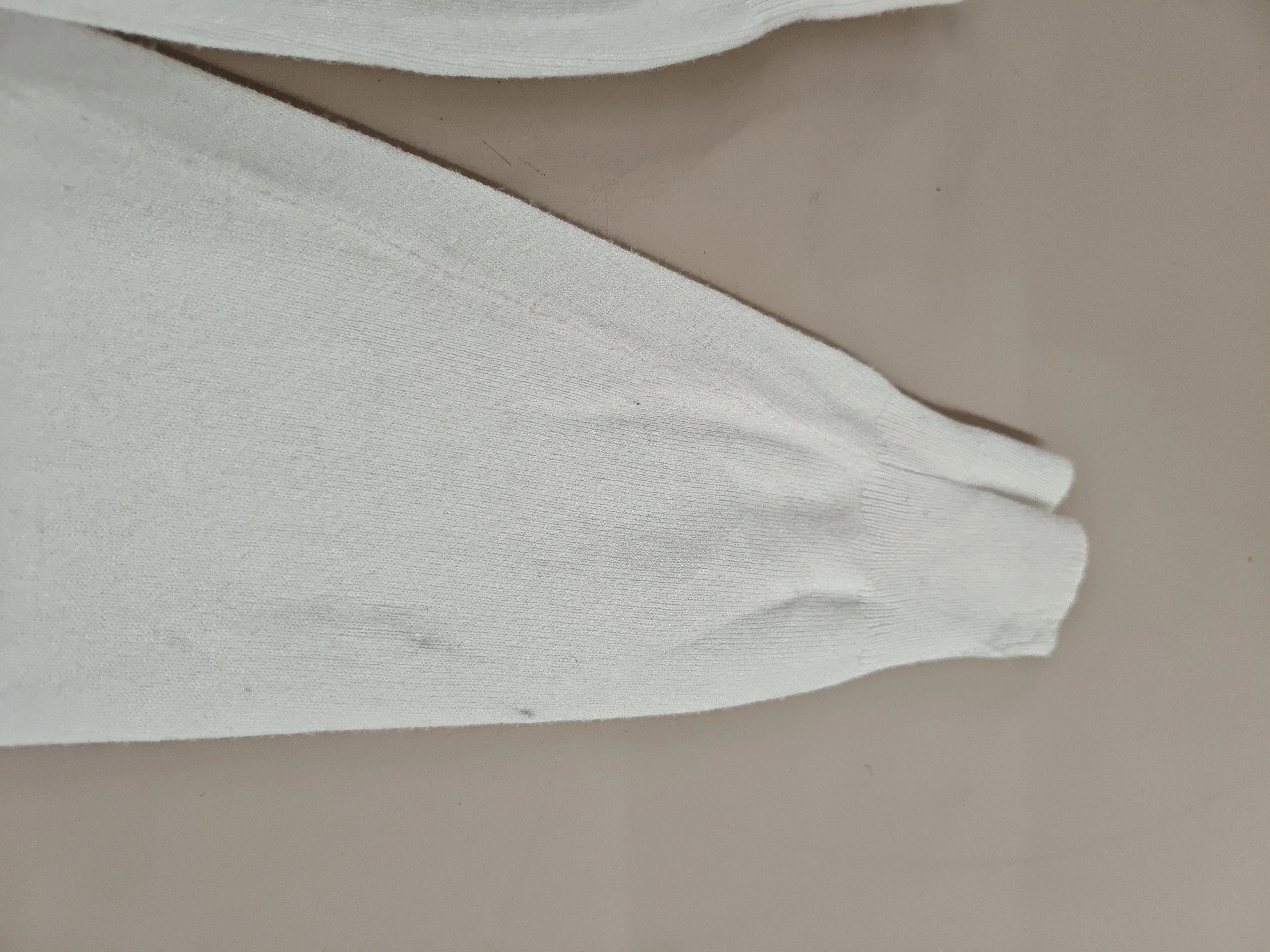 Guess Women's Jumper L White 100% Other V-Neck Pullover - Image 5