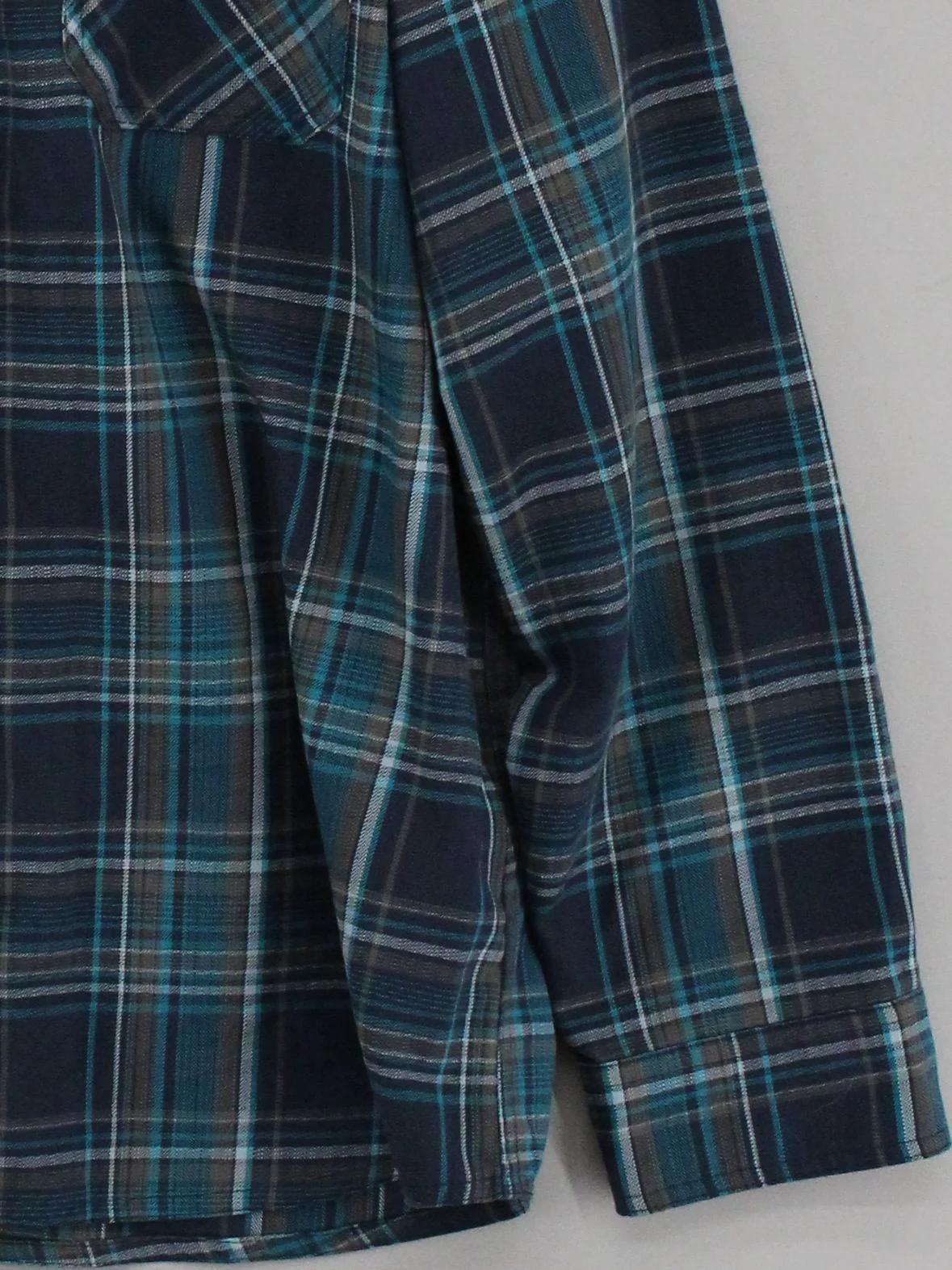 L.L. Bean Men's Shirt L Blue Checkered Polyester with Wool Basic - Image 4
