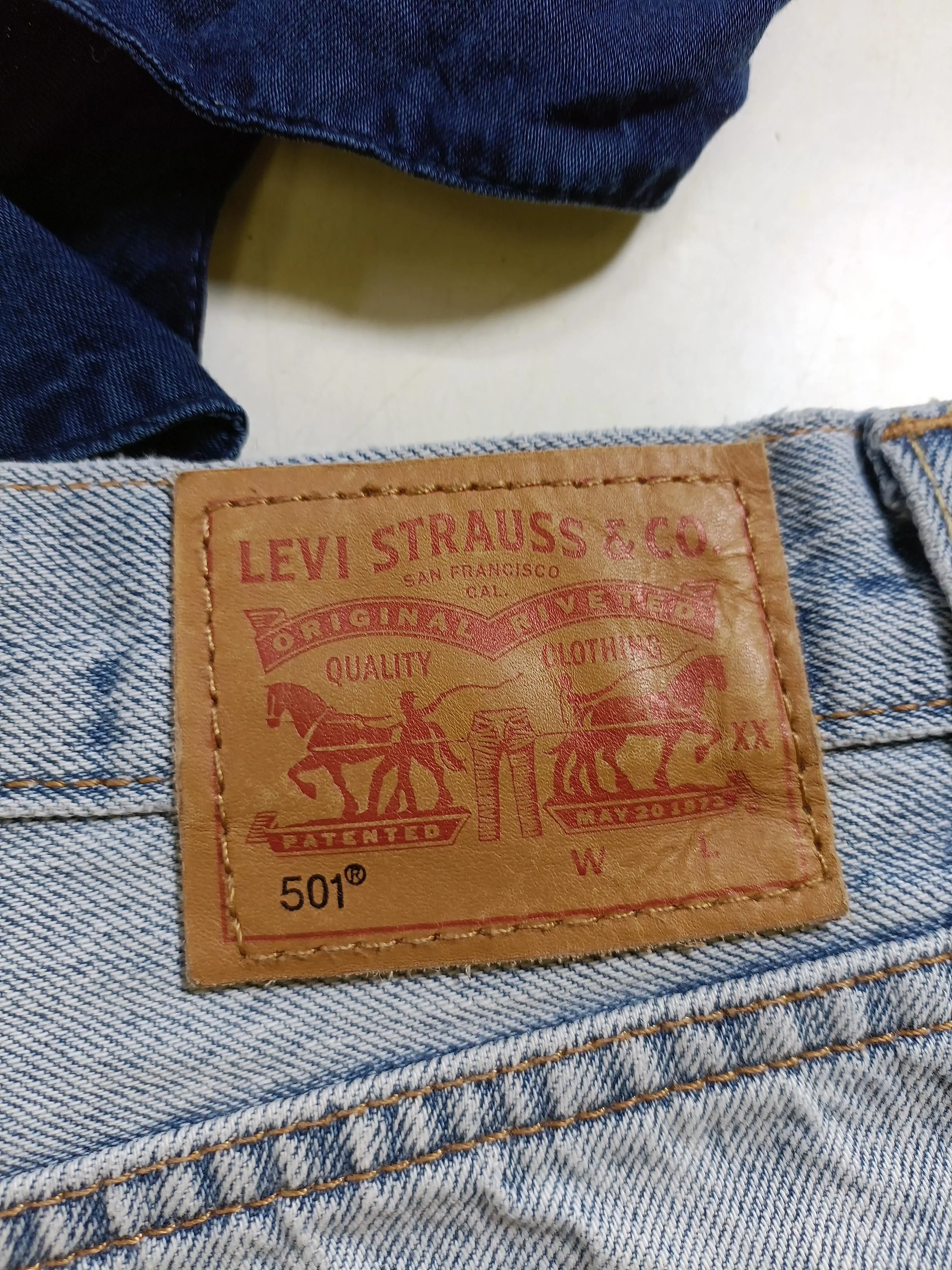 Levi’s Women's Shorts W 28 in Blue 100% Cotton Cut-Off - Image 5