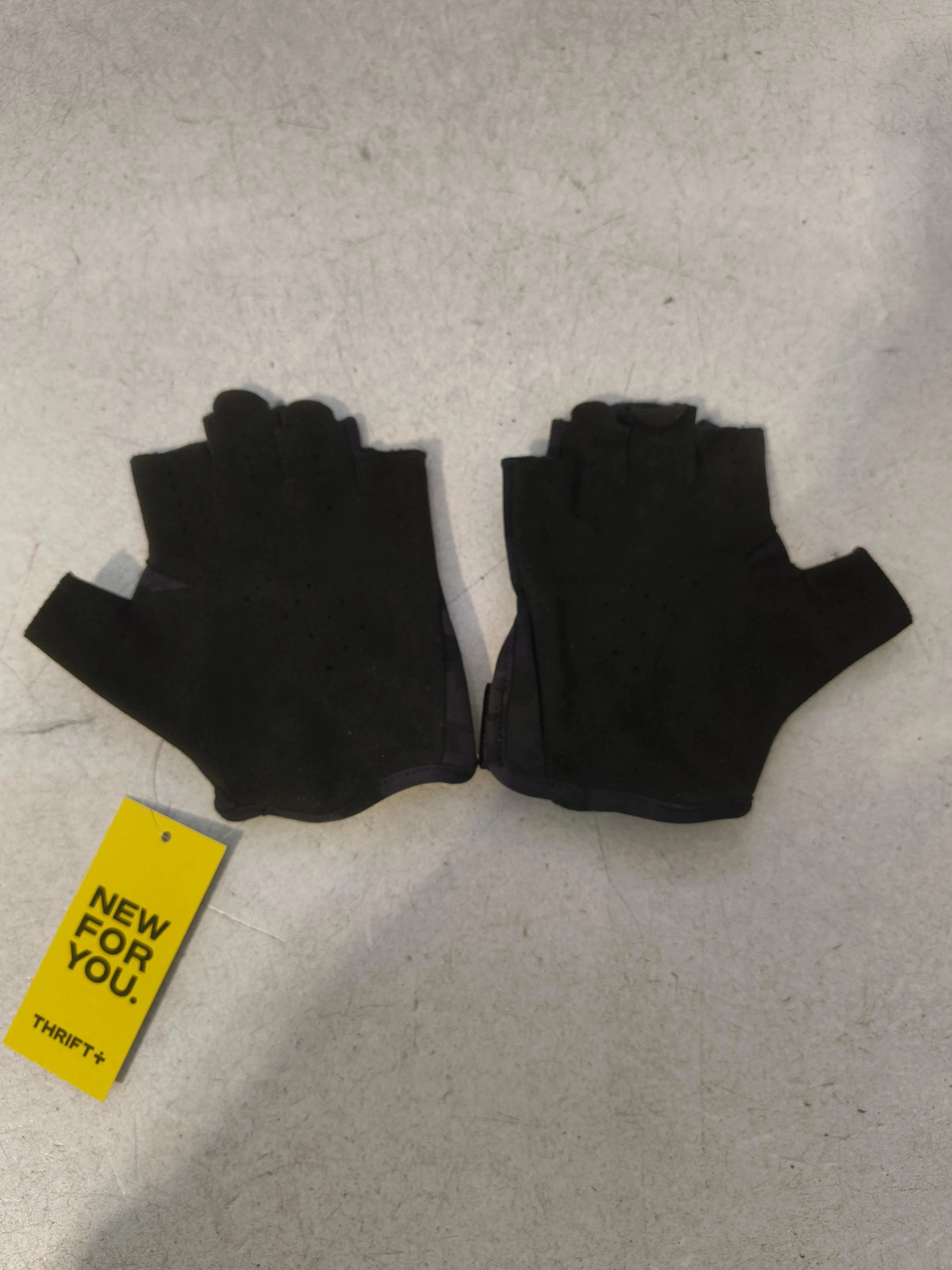 Lululemon Women's Gloves XS Black 100% Other Glove - Image 2