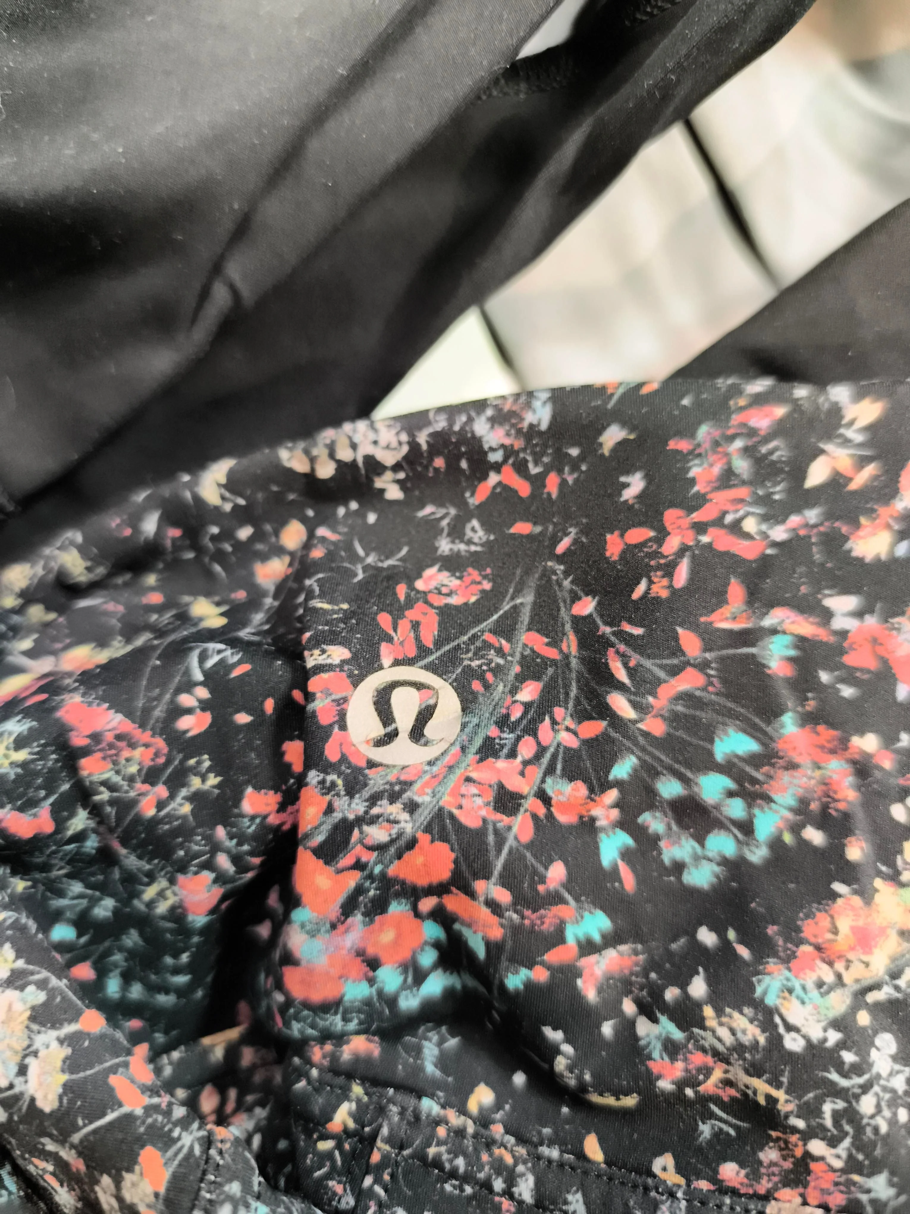 Lululemon Women's Leggings UK 10 Black Floral 100% Other Cropped - Image 5