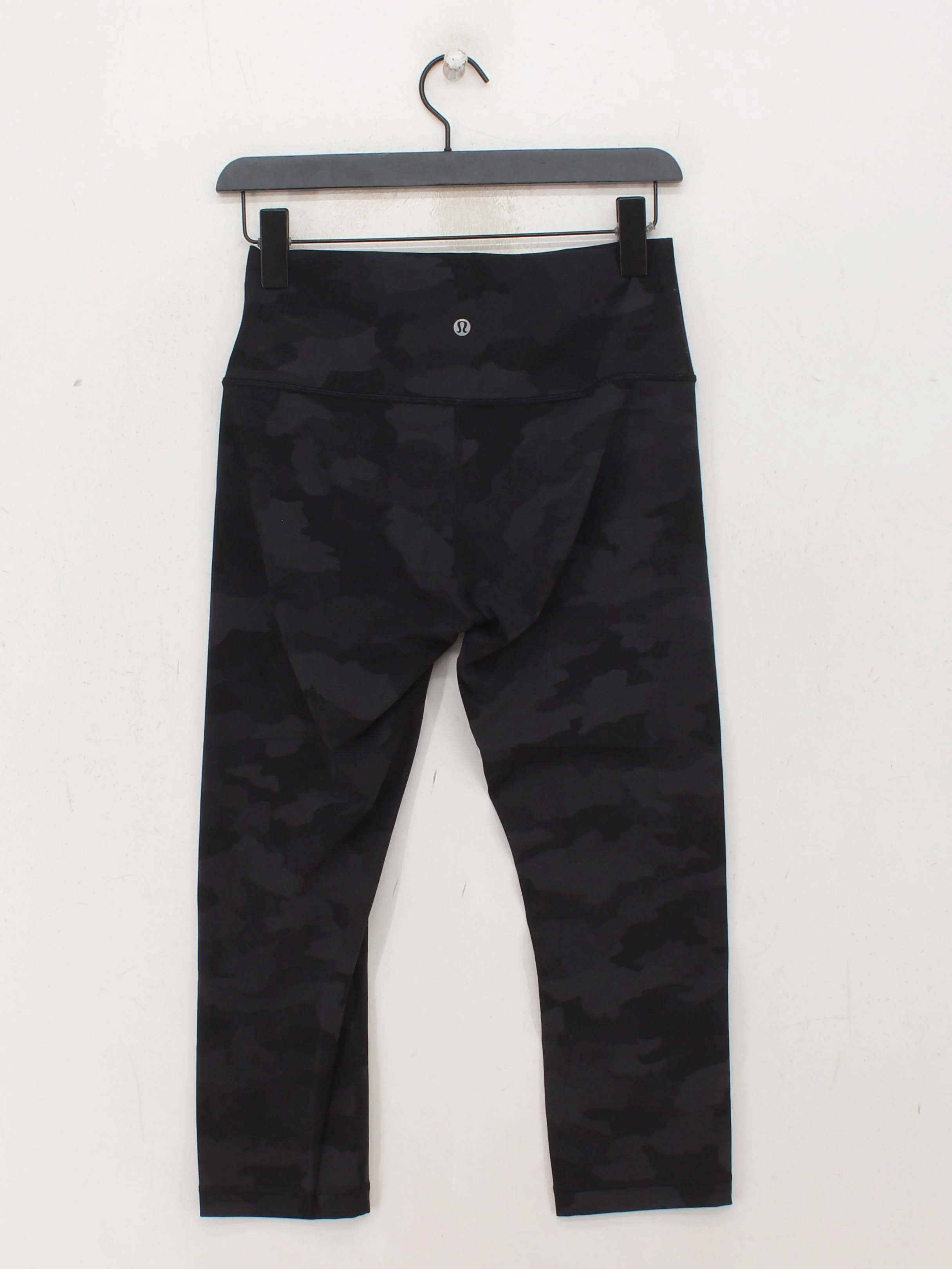 Lululemon Women's Leggings W 28 in Grey Camo Polyester with Elastane Cropped - Image 2