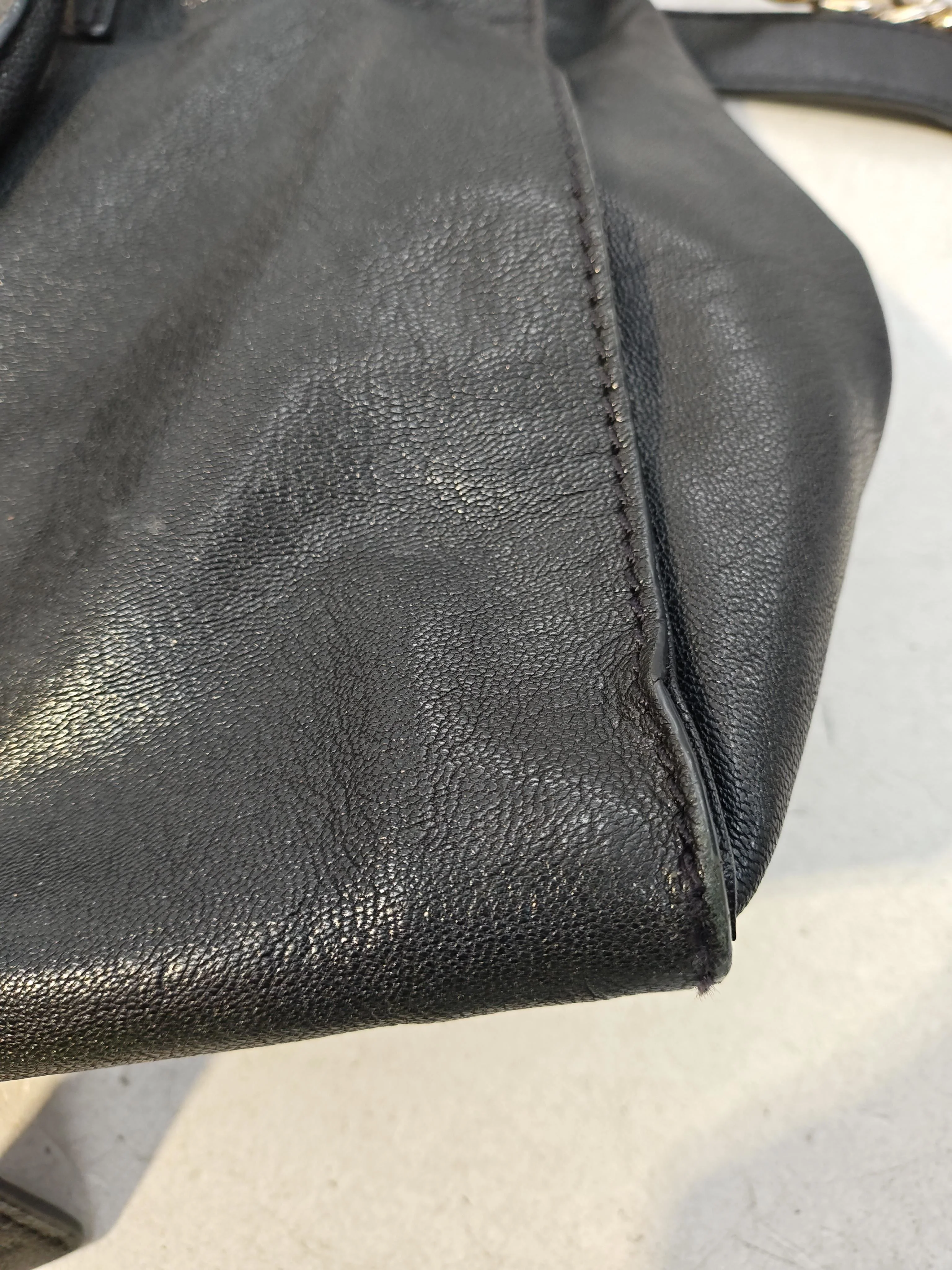 Michael Kors Women's Bag Black 100% Leather Shoulder Bag - Image 3