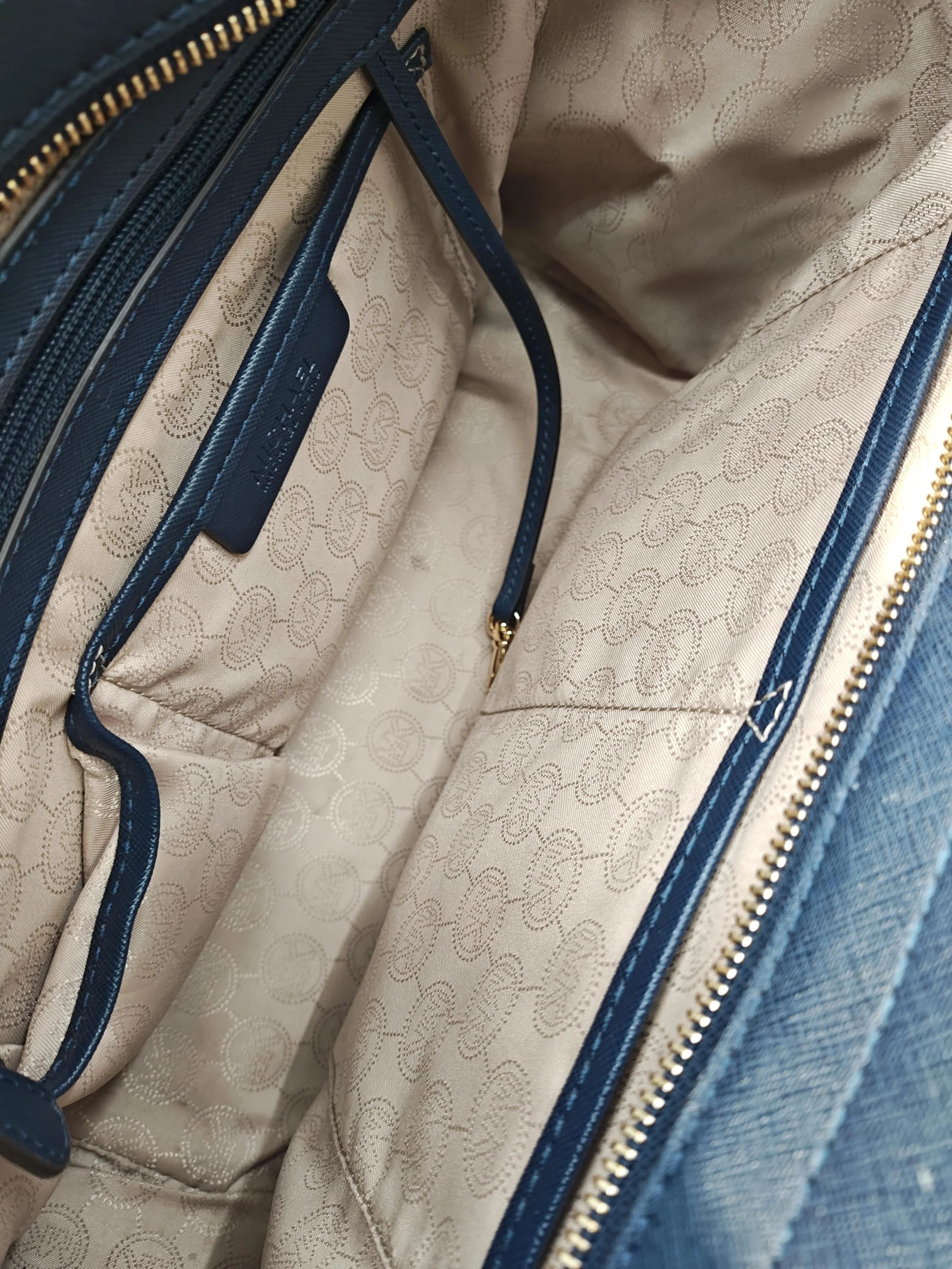 Michael Kors Women's Bag Blue 100% Leather Shoulder Bag - Image 4