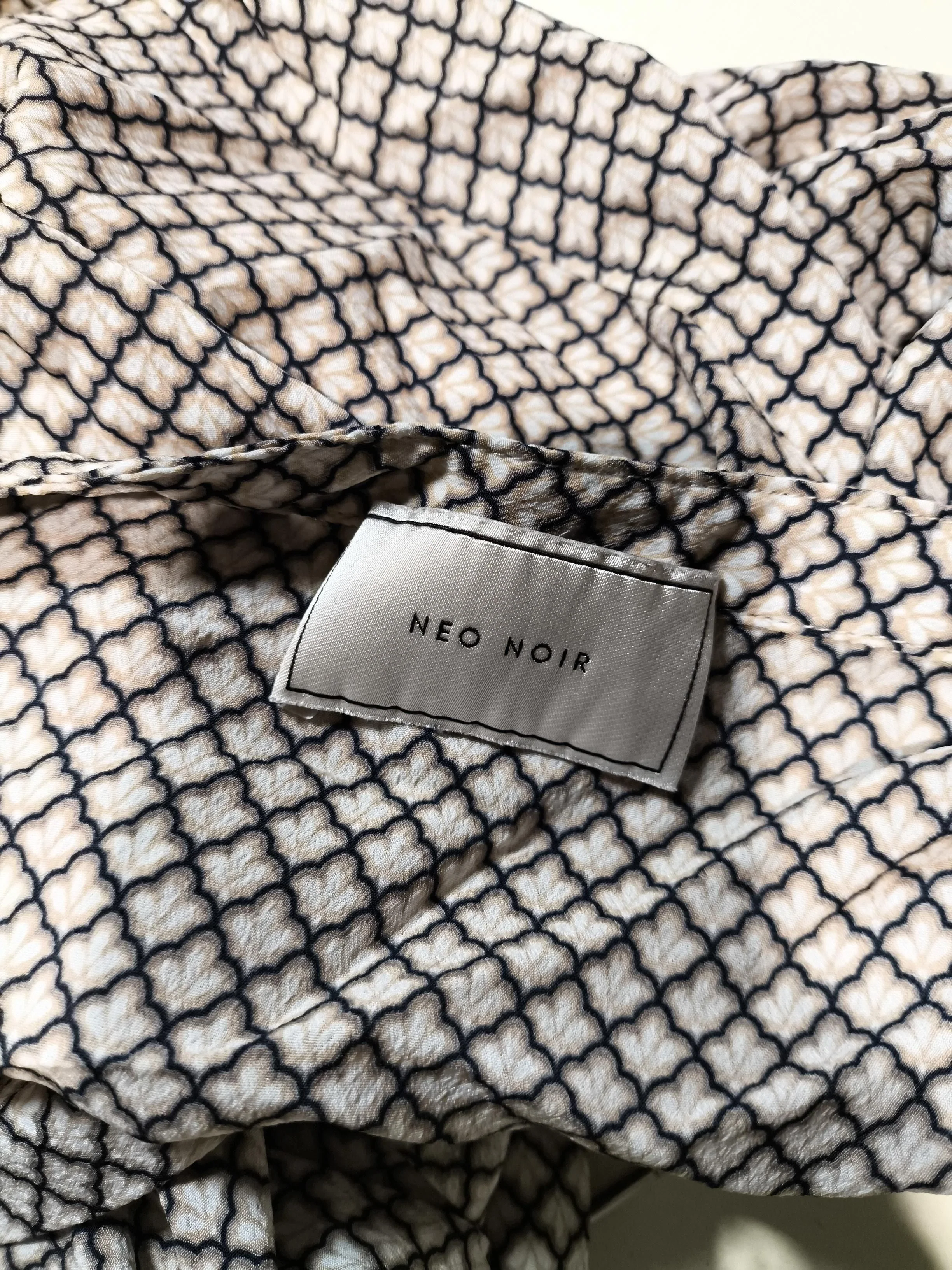Neo Noir Women's Top M Multi Geometric 100% Polyester Long Sleeve V-Neck Basic - Image 5