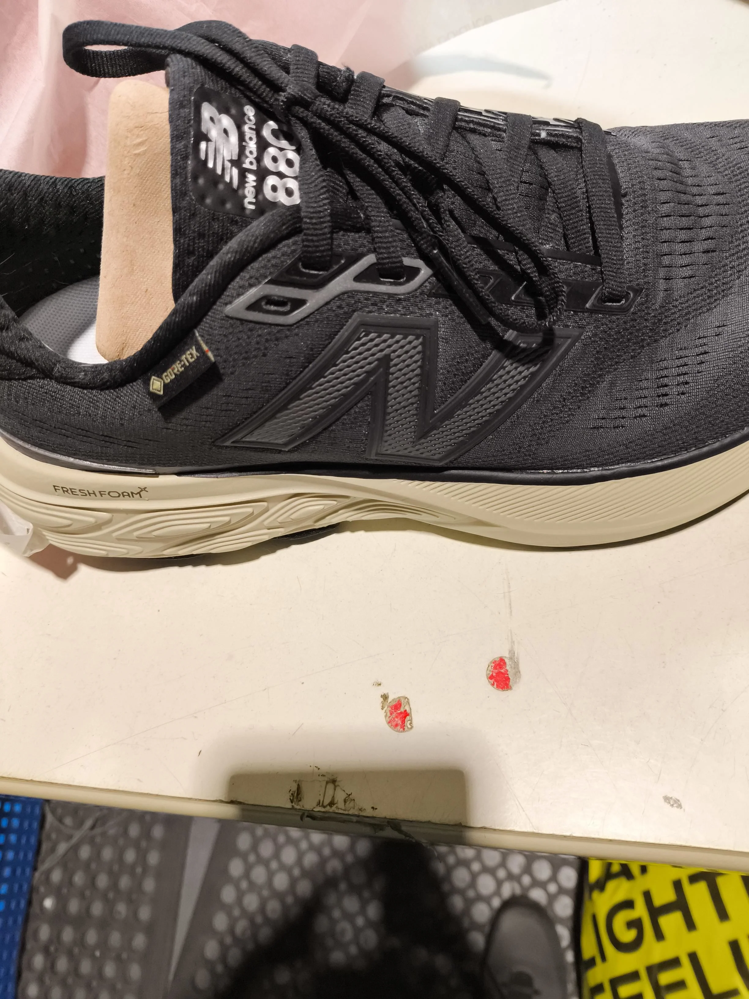New Balance 880 Women's Trainers EU40.5 in Black - Image 9