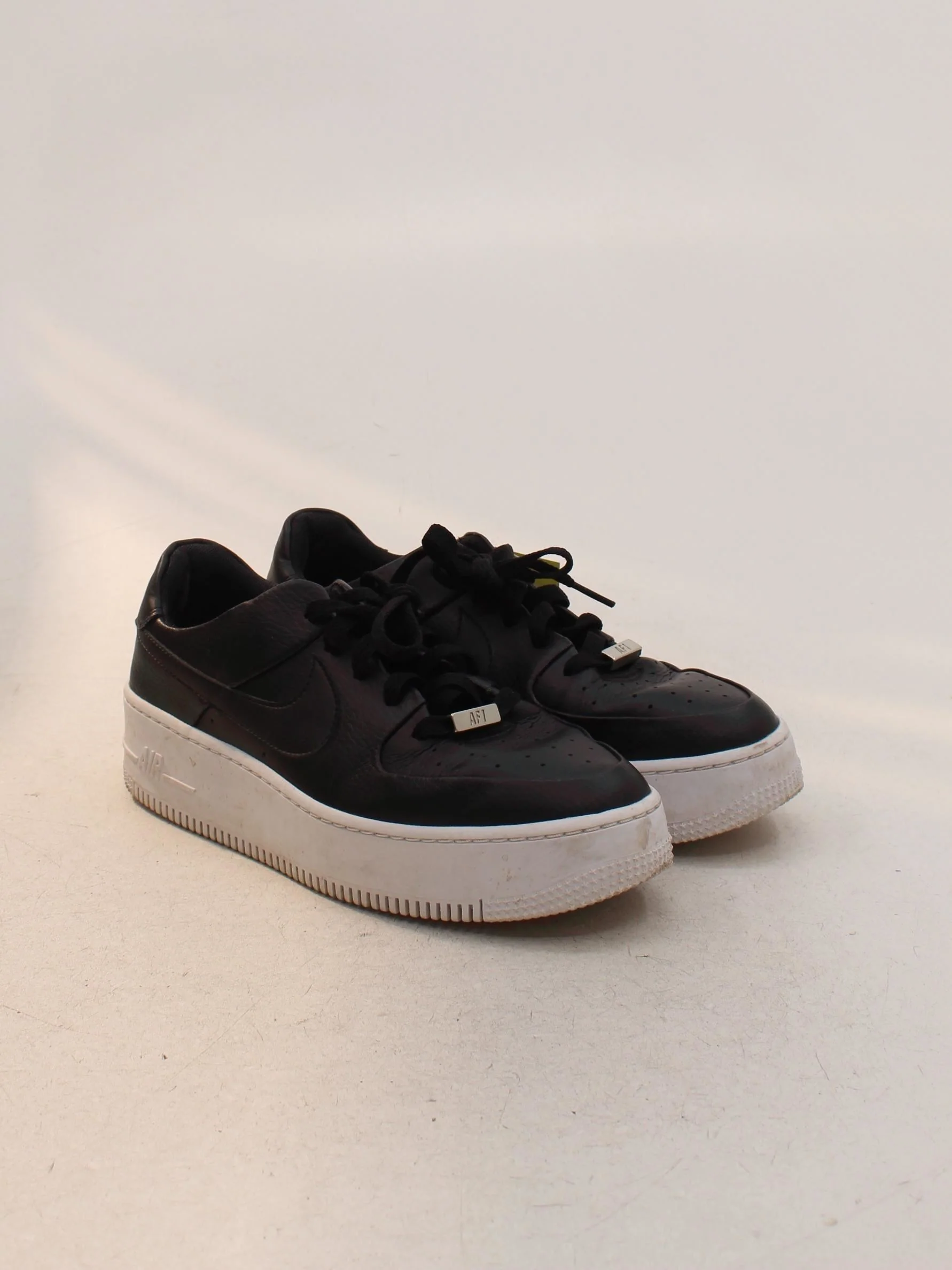 Nike Air Force 1 Women's Trainers UK7.5 in Black - Image 4