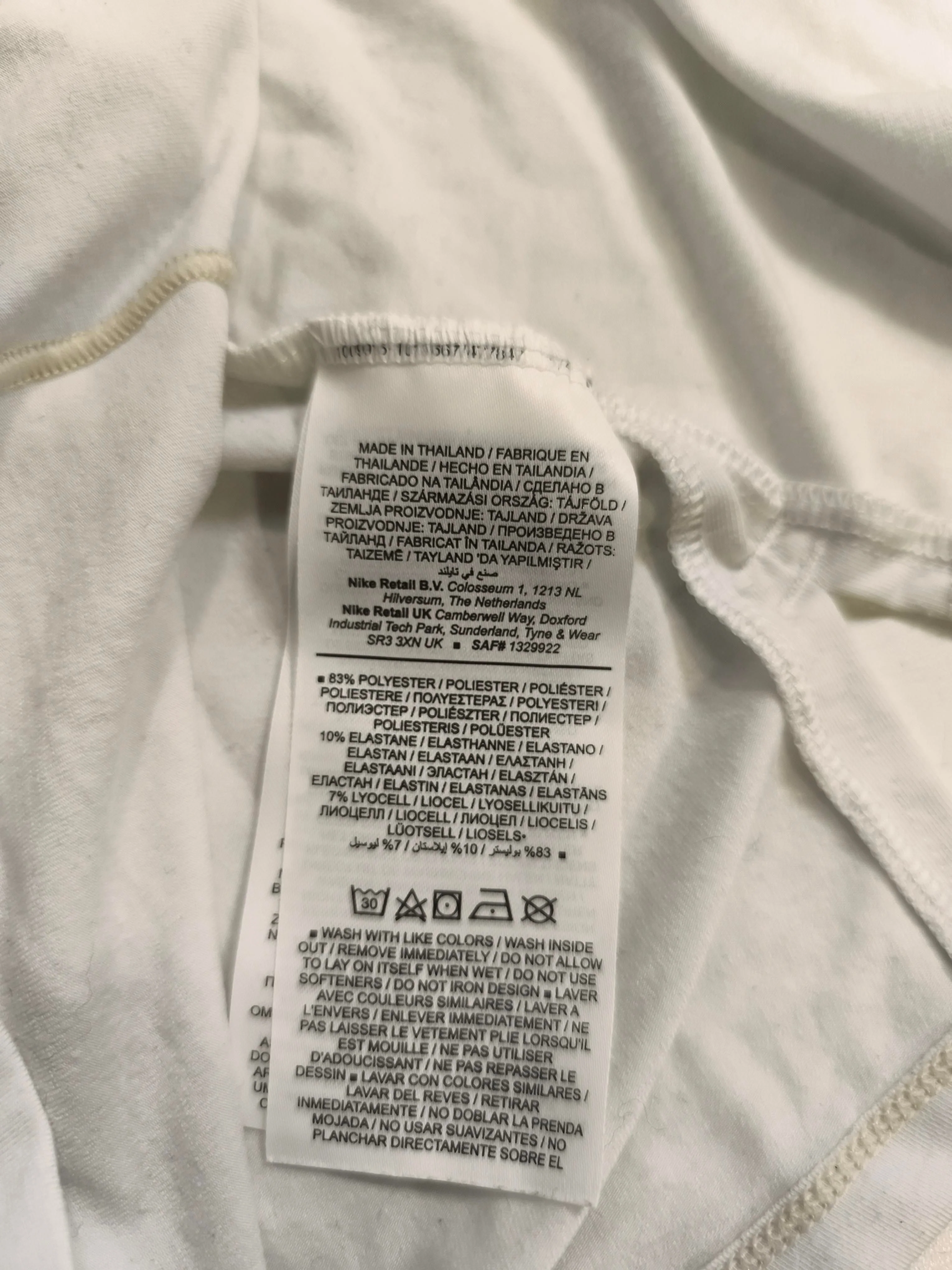 Nike Women's T-Shirt M White Graphic Polyester with Elastane Sleeveless Basic - Image 6