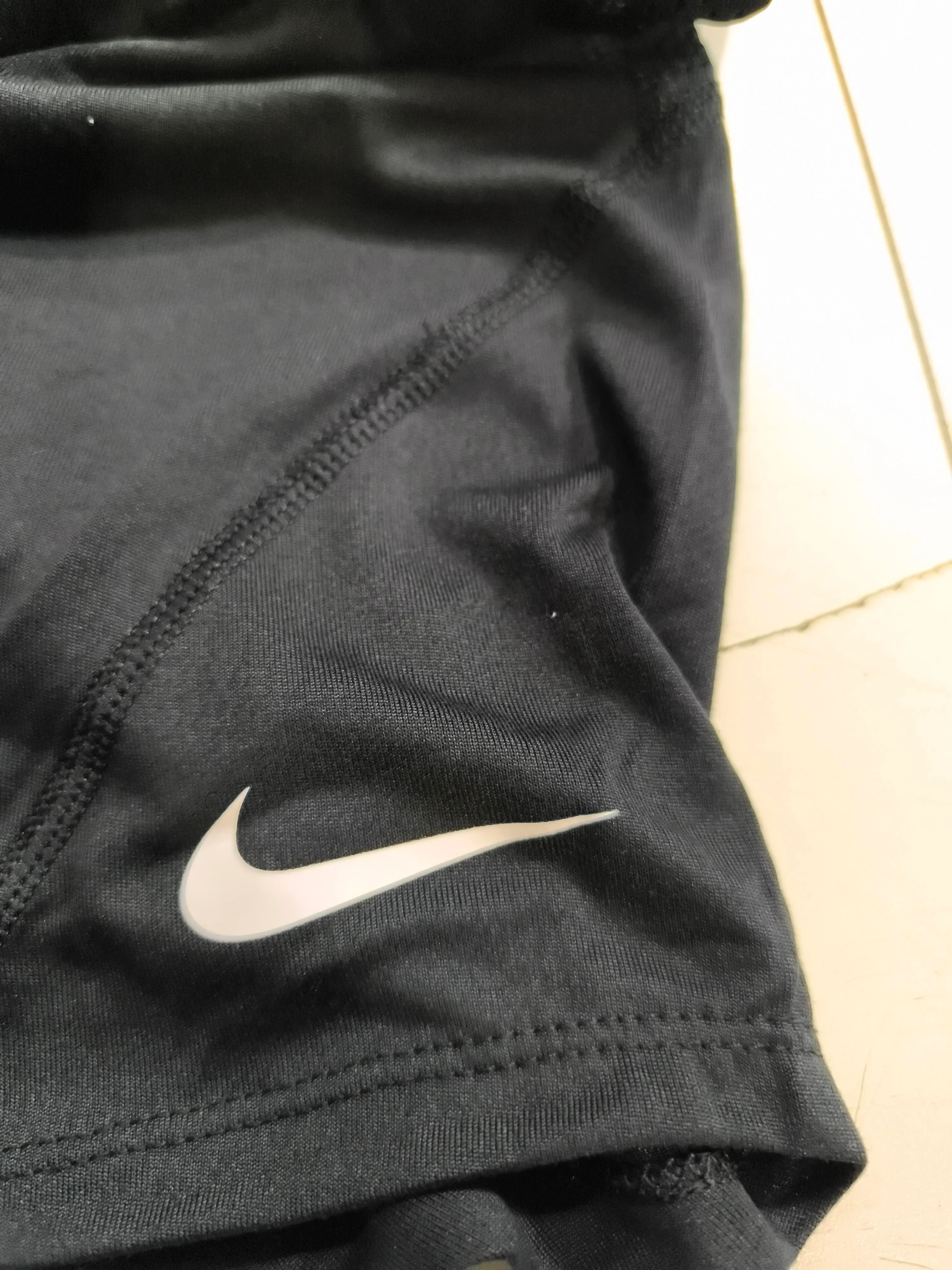 Nike Women's T-Shirt S Black Nylon with Spandex Sleeveless Basic - Image 5