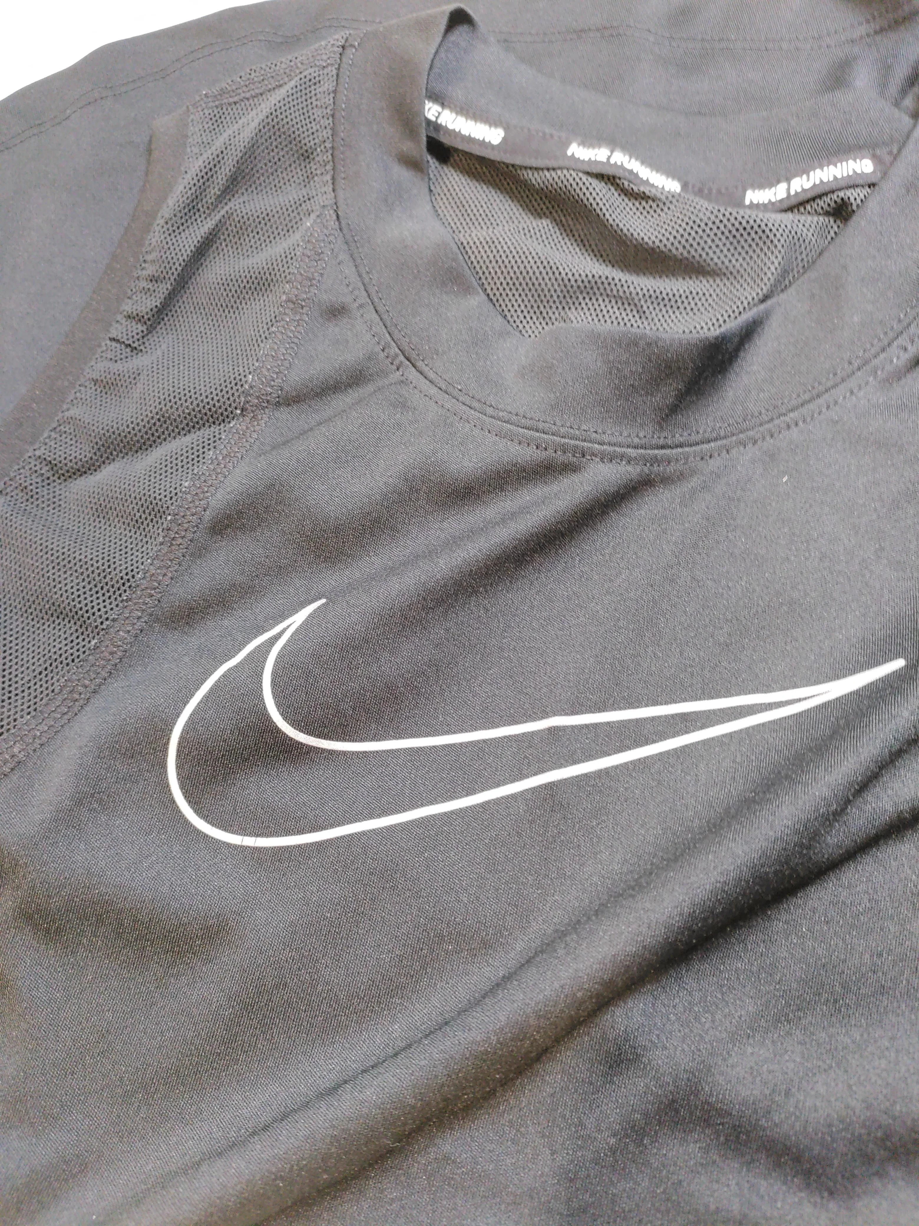 Nike Women's T-Shirt S Black Polyester with Elastane Sleeveless Crew Neck Basic - Image 5