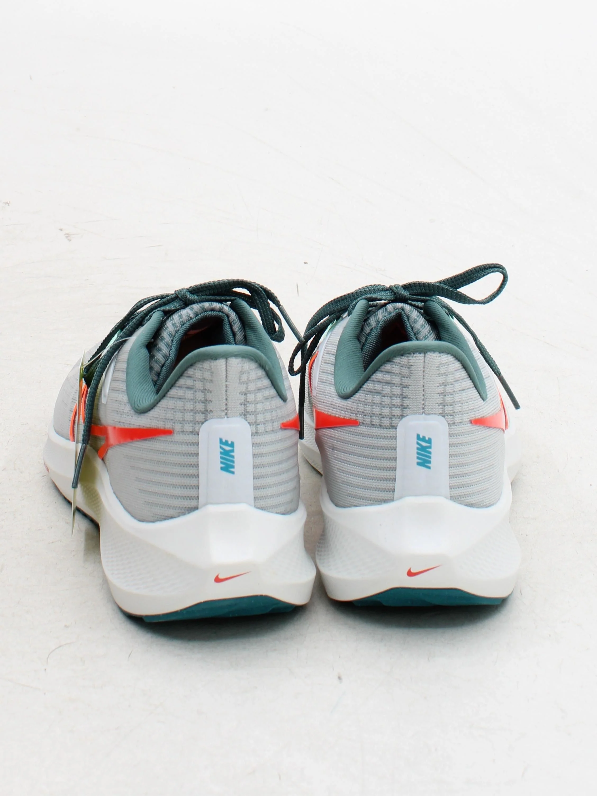 Nike Women's Trainers EU42.5 in Grey - Image 3