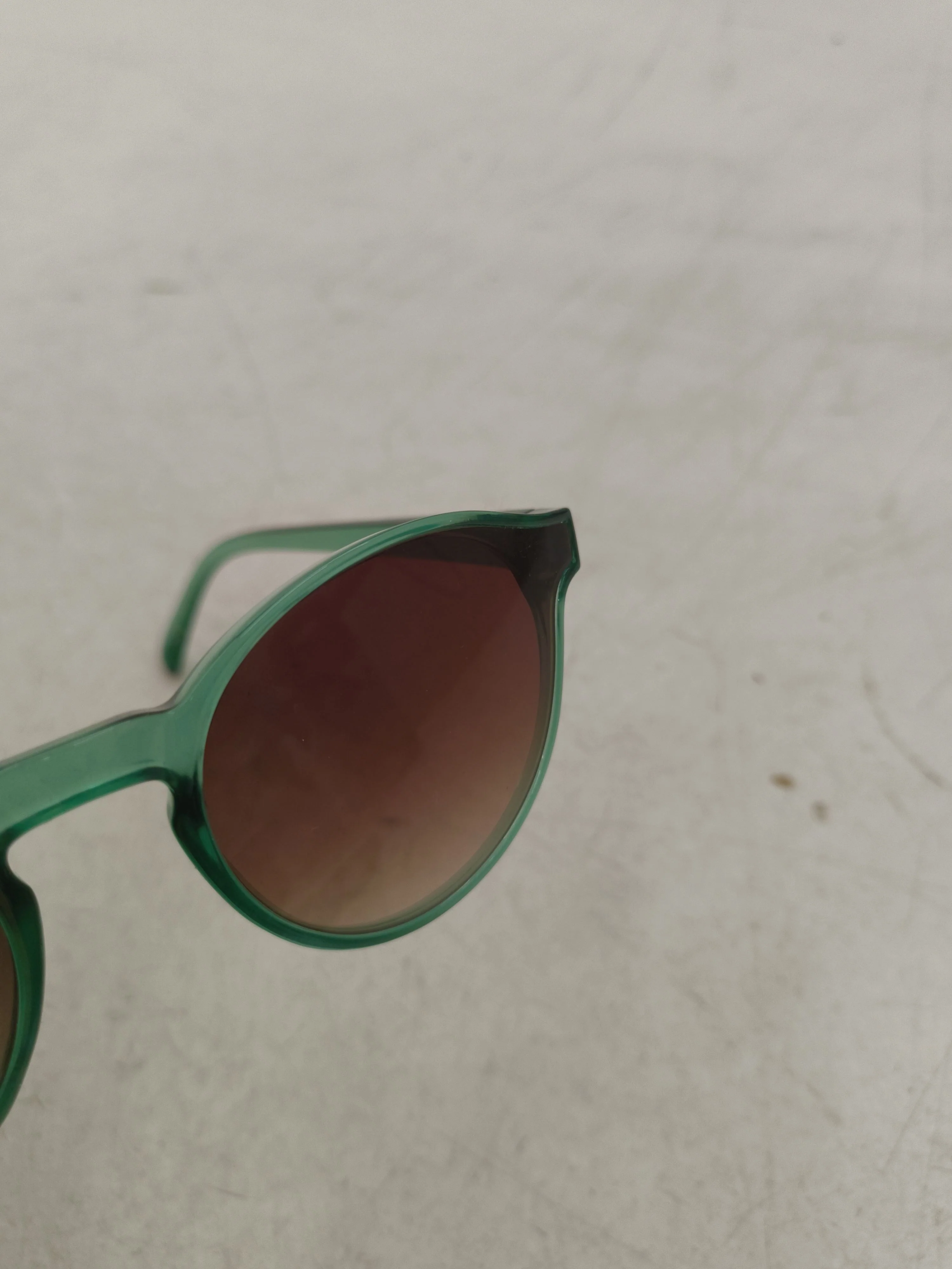 Oliver Bonas Women's Sunglasses Green Round - Image 3