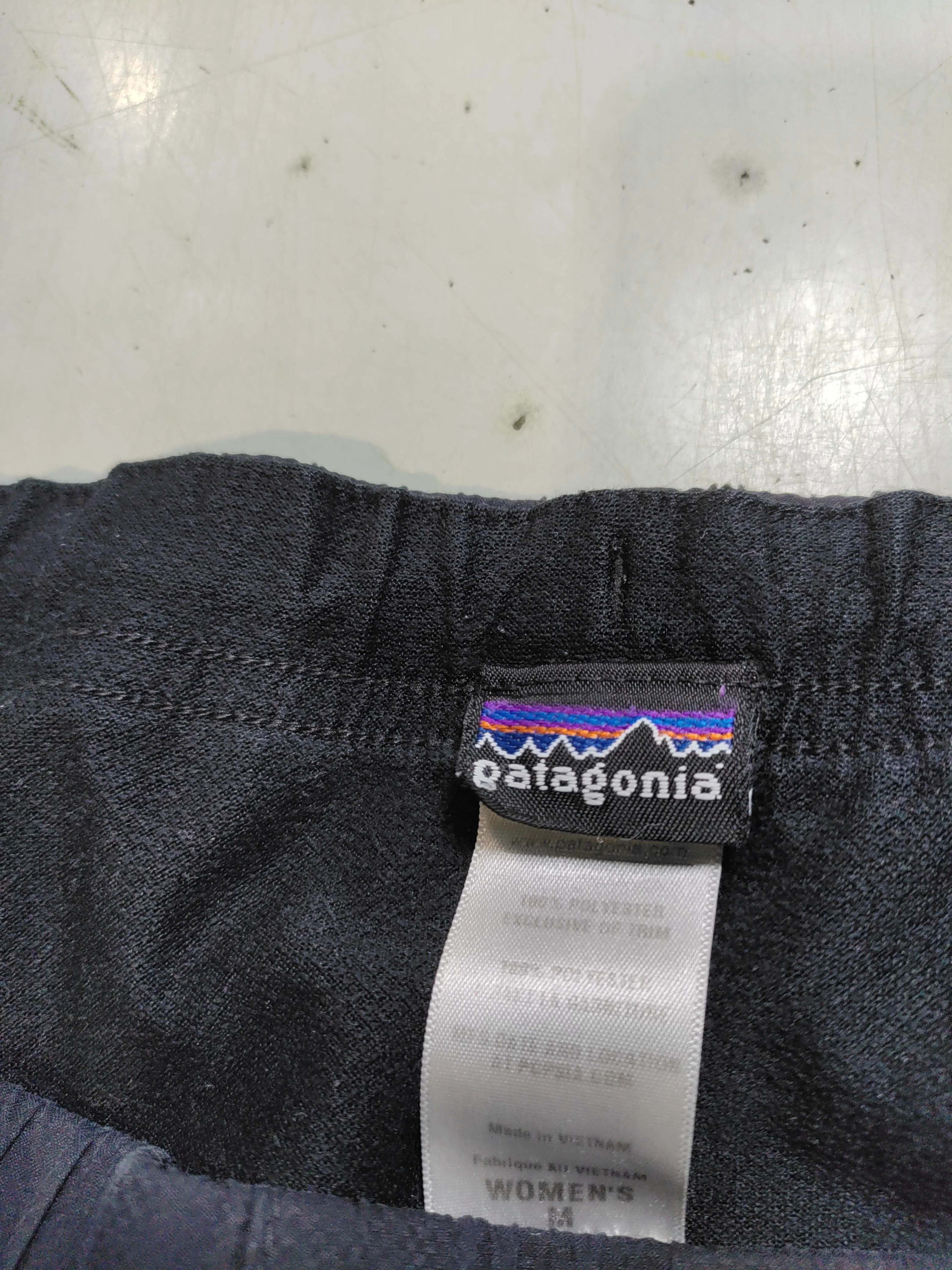 Patagonia Women's Shorts M Black 100% Polyester Sweat - Image 7