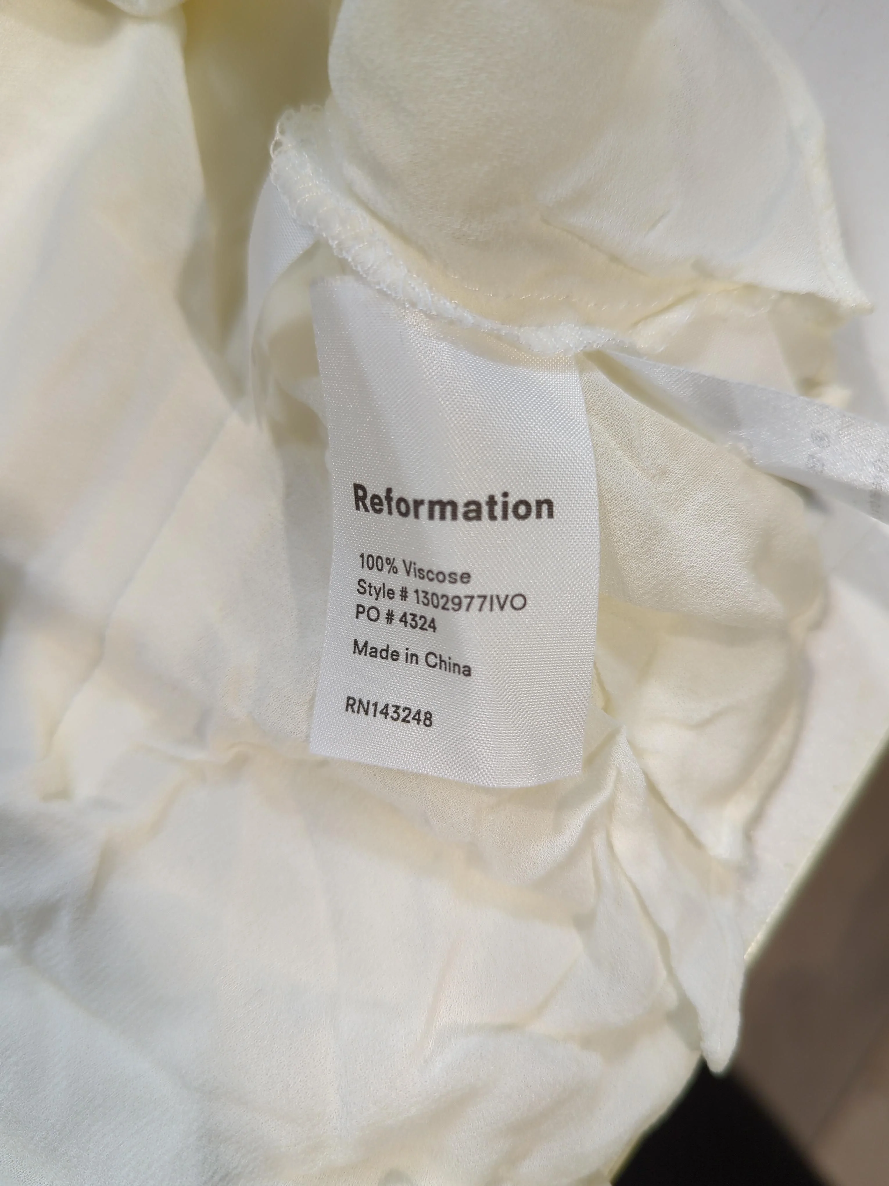 Reformation Women's Top S Cream 100% Viscose Short Sleeve V-Neck Cropped - Image 6