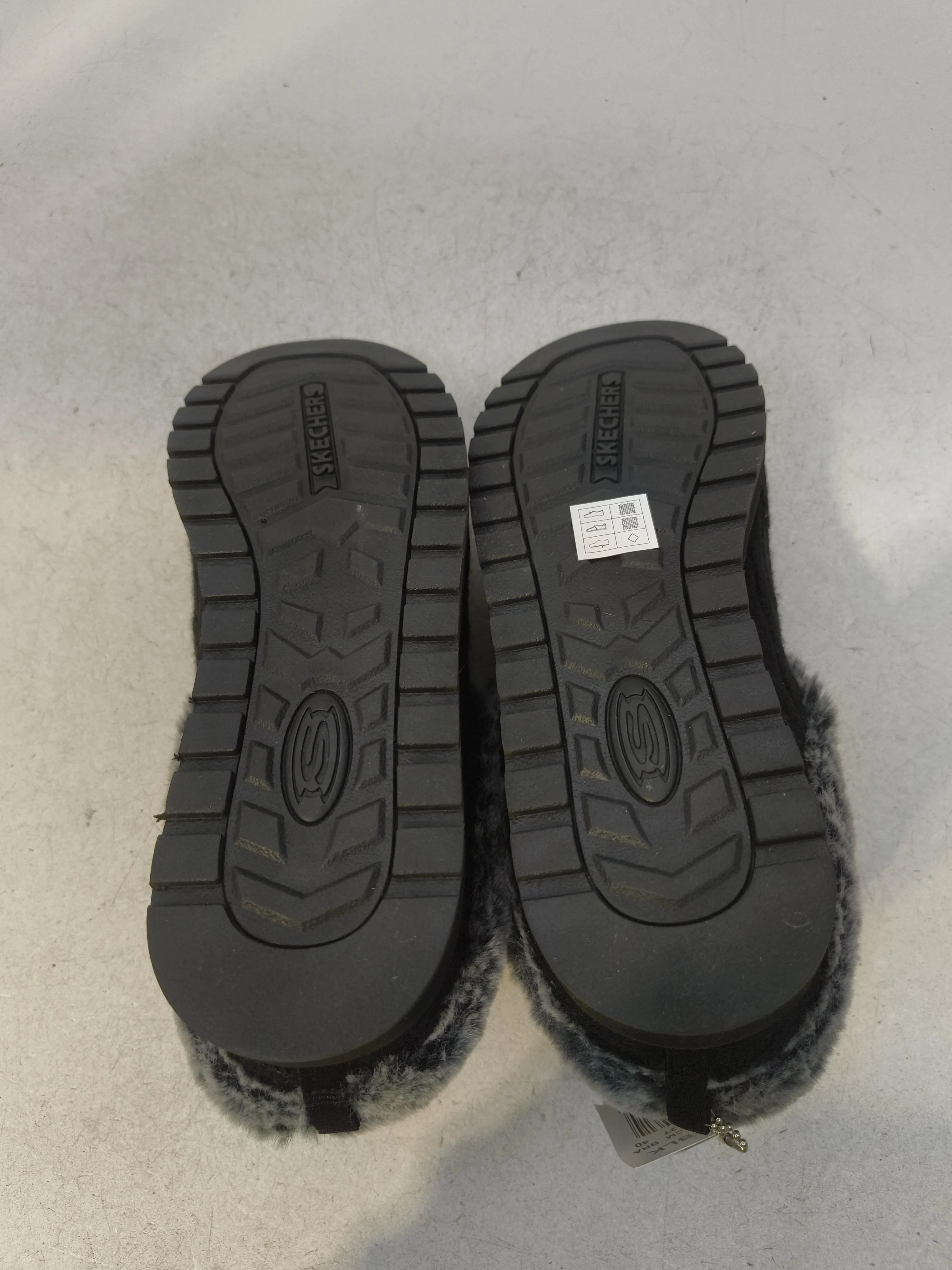 Skechers Women's Flat Shoes UK 7 Black Other with Faux Fur Slider - Image 7