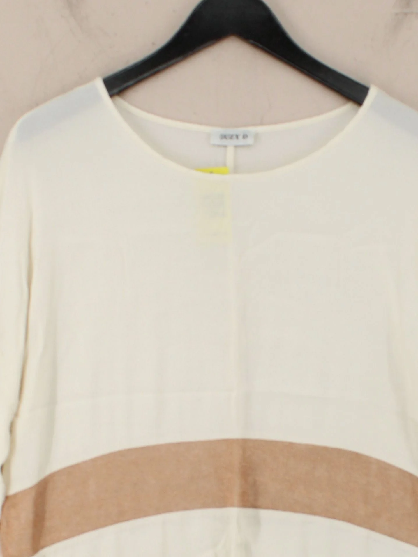 Suzy D Women's Blouse M Cream Viscose with Elastane 3/4 Sleeve Round Neck Basic - Image 3