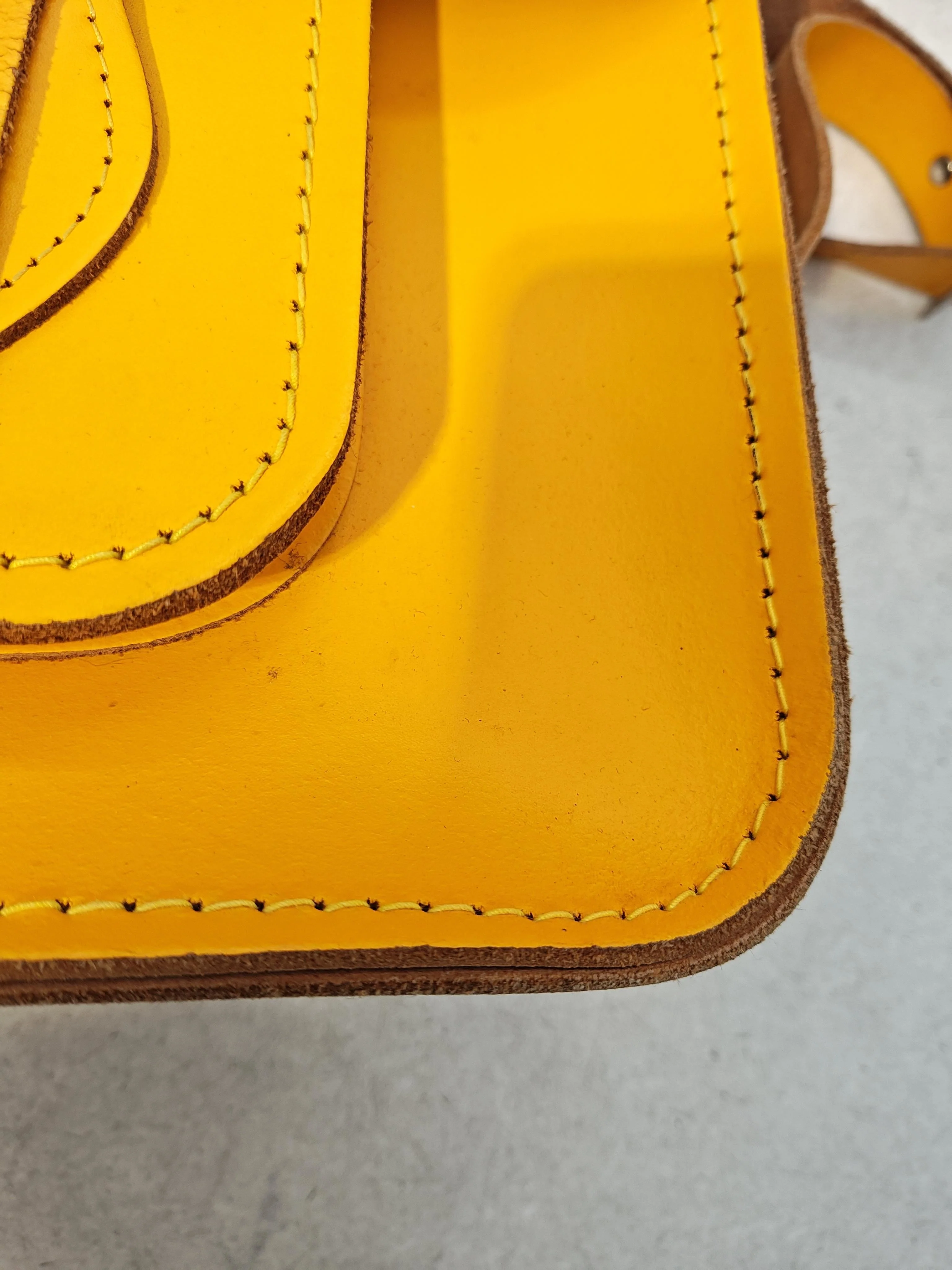 The Cambridge Satchel Company Men's Bag Yellow 100% Leather Satchel - Image 3