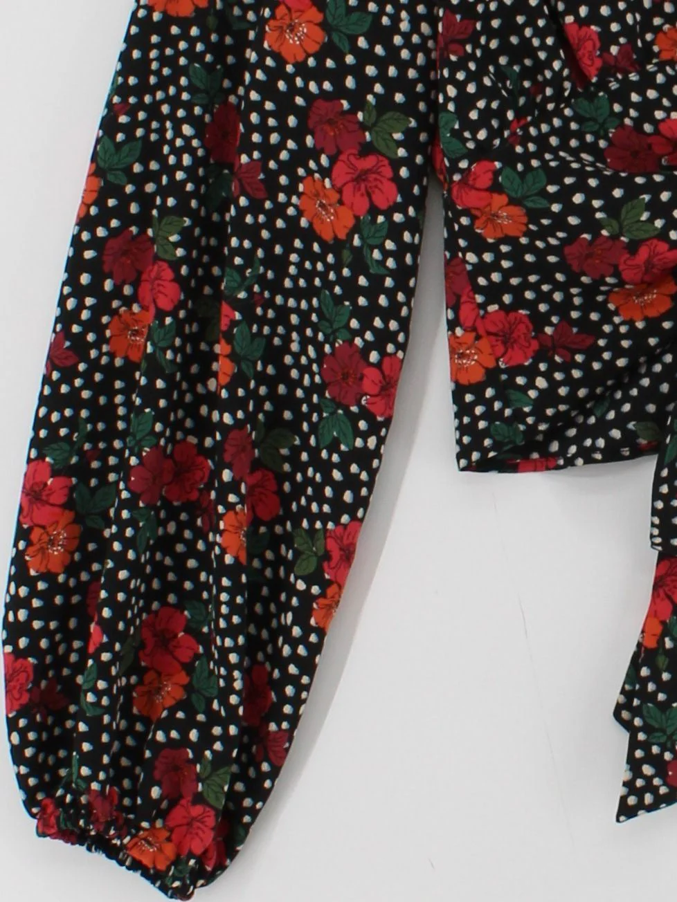 Topshop Women's Top UK 10 Black Floral 100% Polyester Long Sleeve V-Neck Cropped - Image 4