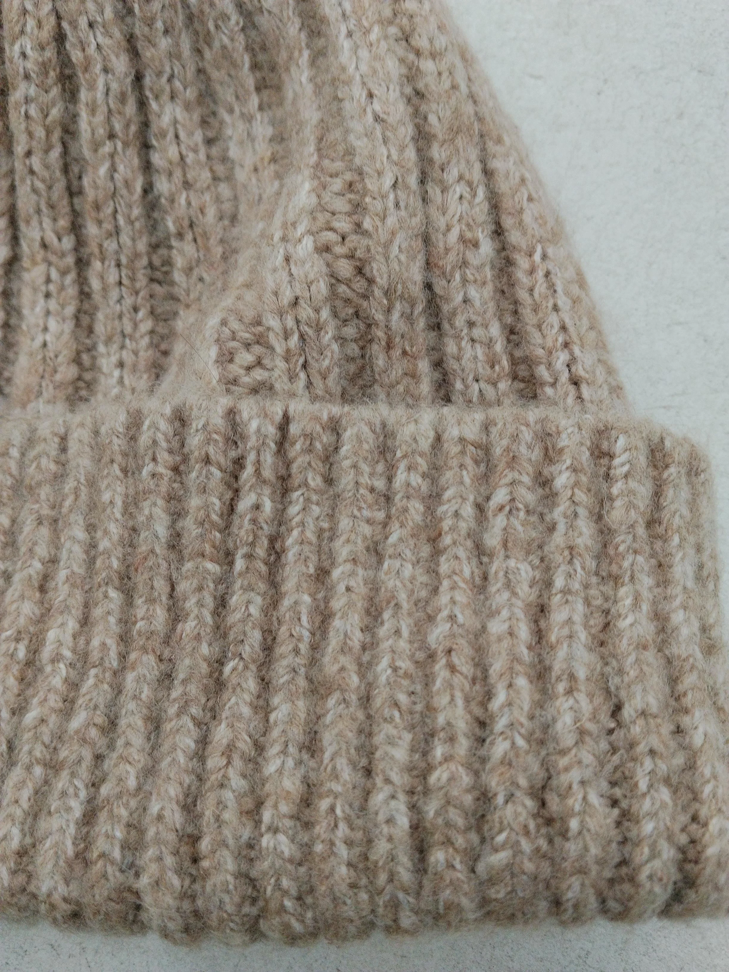 Uniqlo Men's Hat M Tan Acrylic - Image 3