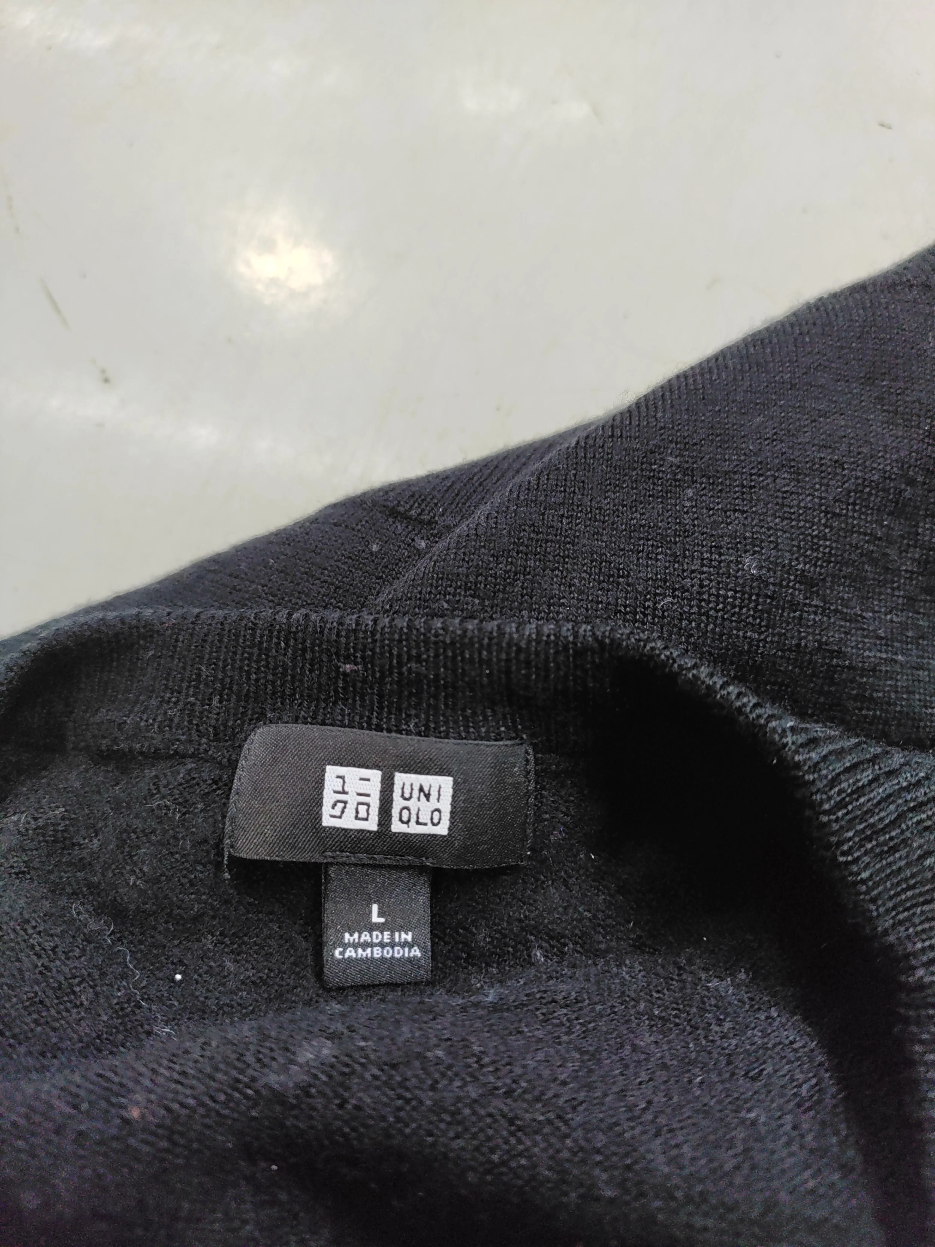Uniqlo Men's Jumper L Black 100% Wool Round Neck Pullover - Image 5