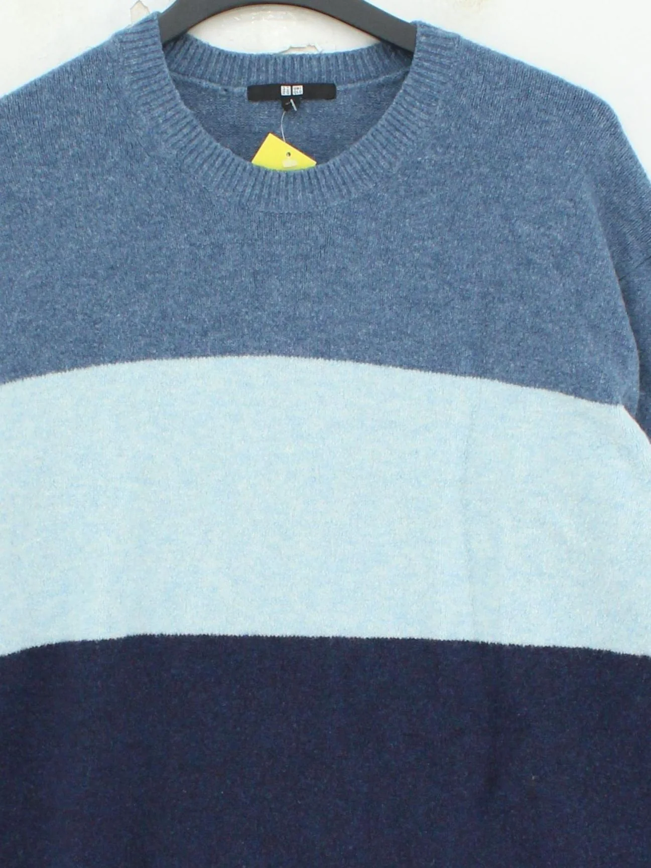 Uniqlo Men's Jumper L Blue Acrylic with Polyester, Wool, Elastane Pullover - Image 3