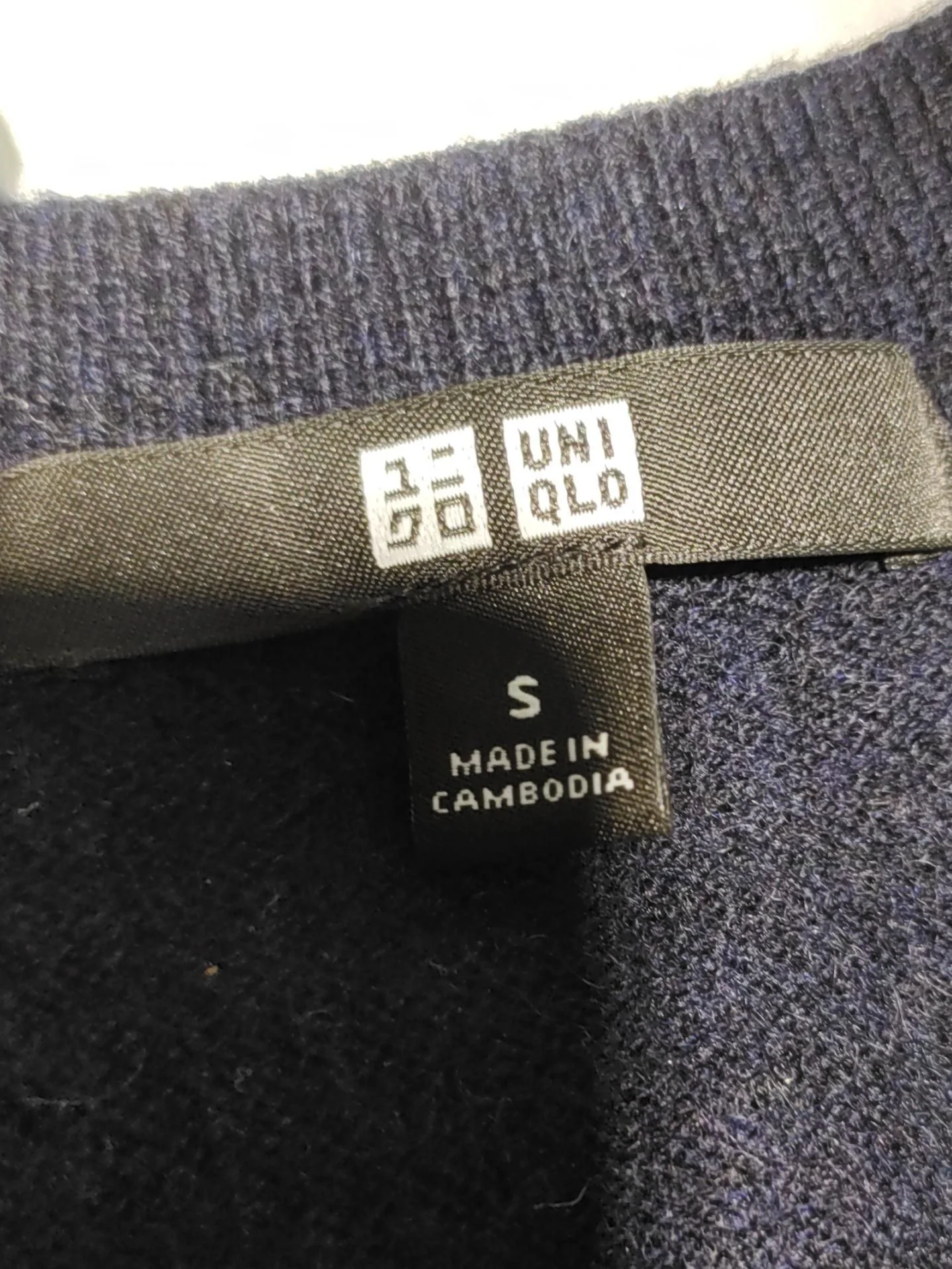 Uniqlo Men's Jumper S Blue 100% Cashmere V-Neck Pullover - Image 5