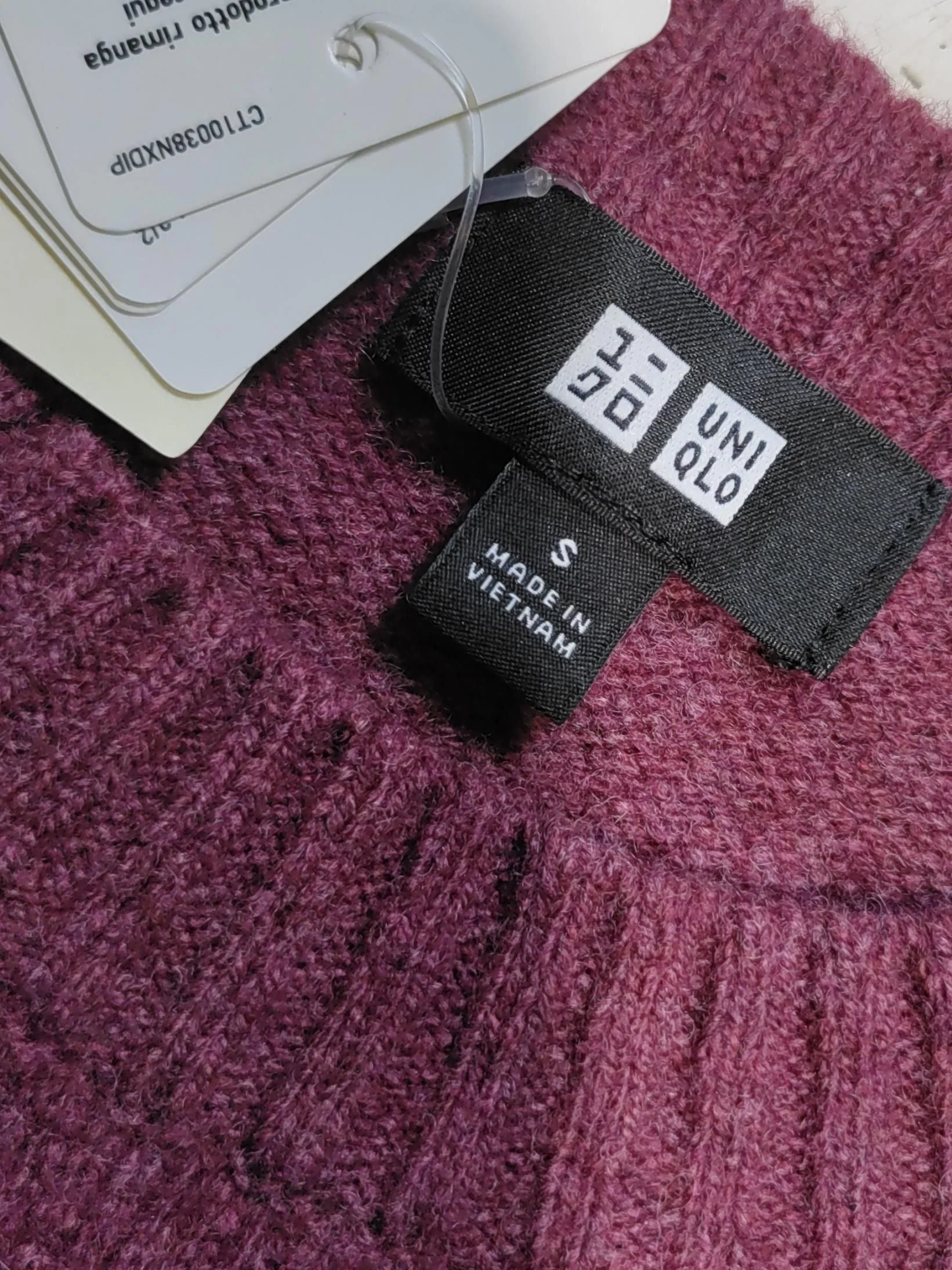 Uniqlo Men's Jumper S Red 100% Wool Round Neck Pullover - Image 5