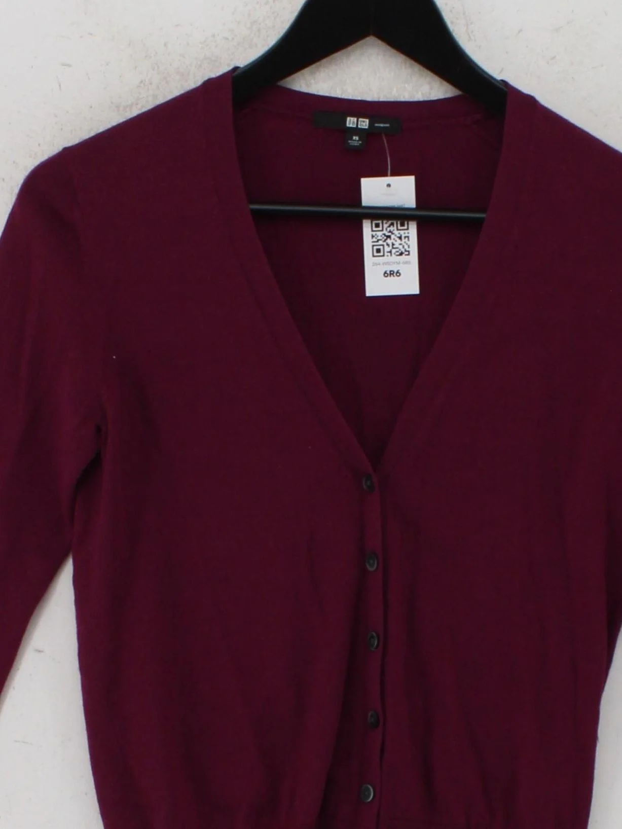 Uniqlo Women's Cardigan XS Red 100% Wool V-Neck Cardigan - Image 3