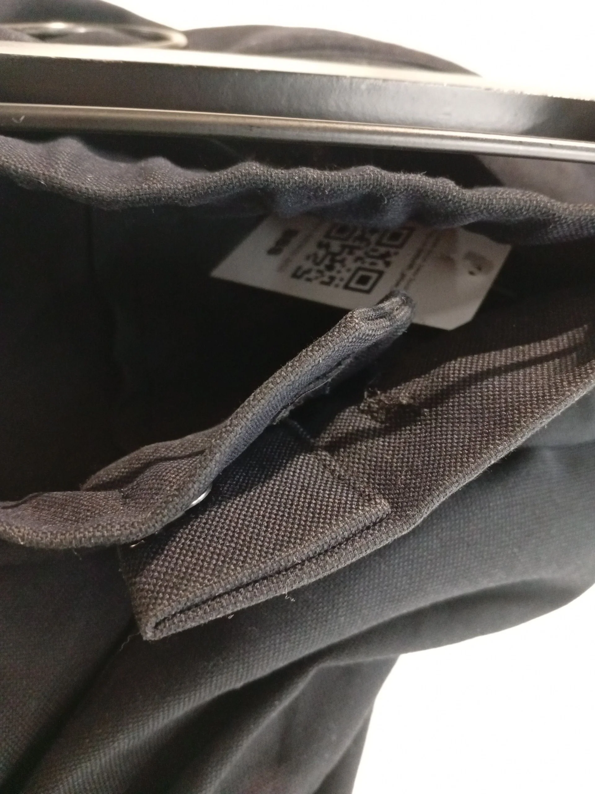 Uniqlo Women's Trousers S Black Polyester with Viscose, Elastane Cropped - Image 5