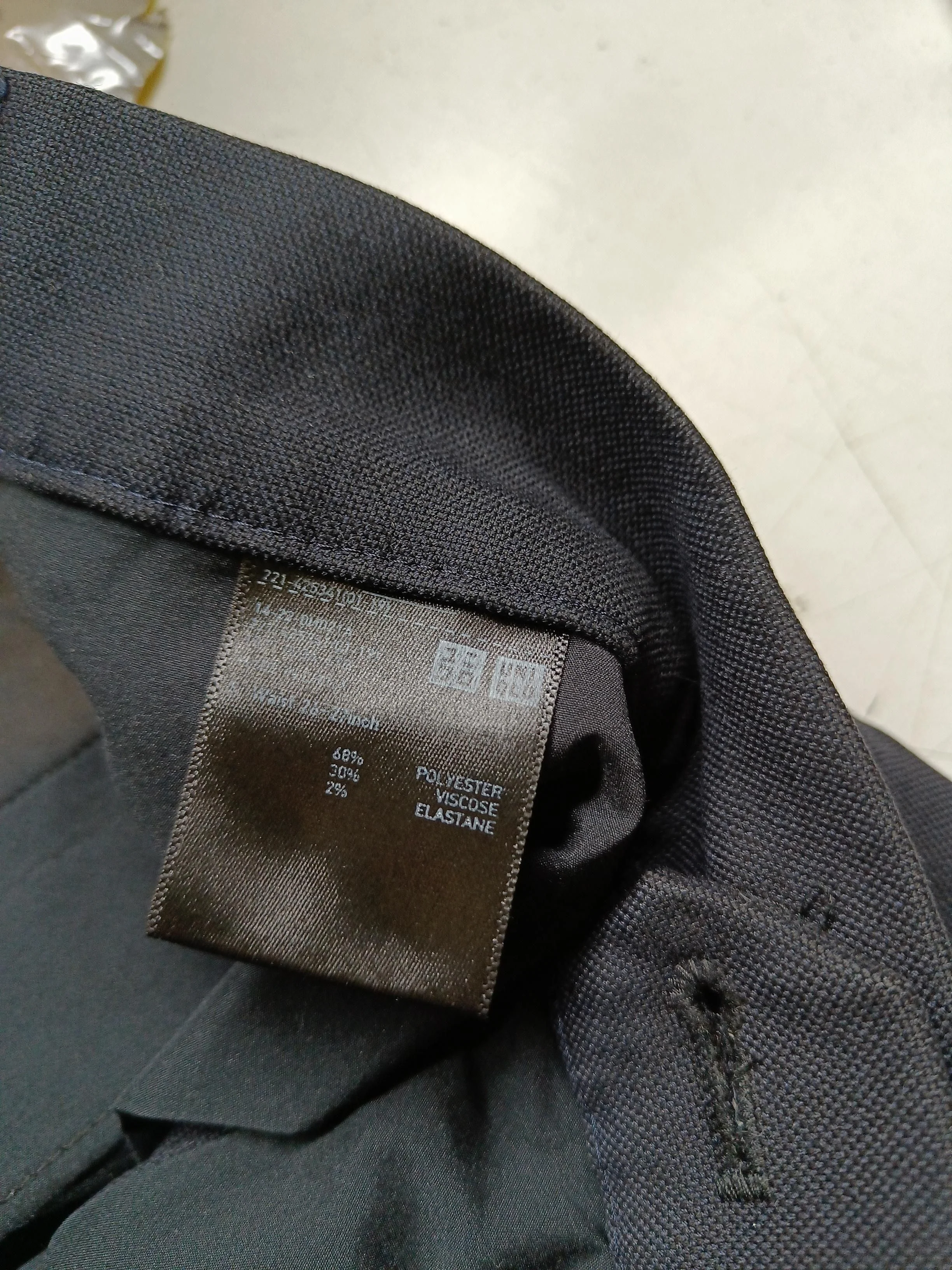Uniqlo Women's Trousers S Black Polyester with Viscose, Elastane Cropped - Image 7